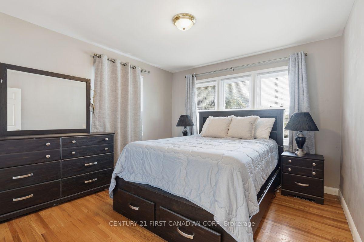 Photo 13 of 283 Spruce Street, London, East H — HOMEH