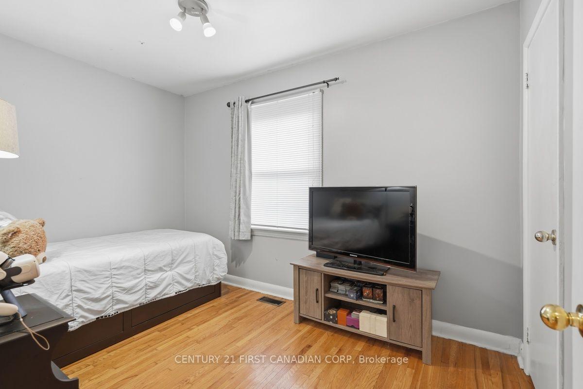 Photo 15 of 283 Spruce Street, London, East H — HOMEH