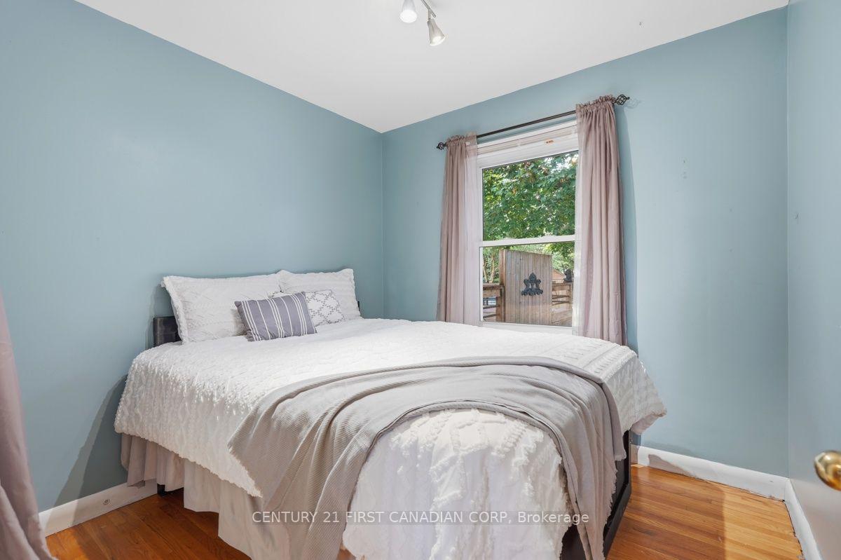Photo 17 of 283 Spruce Street, London, East H — HOMEH