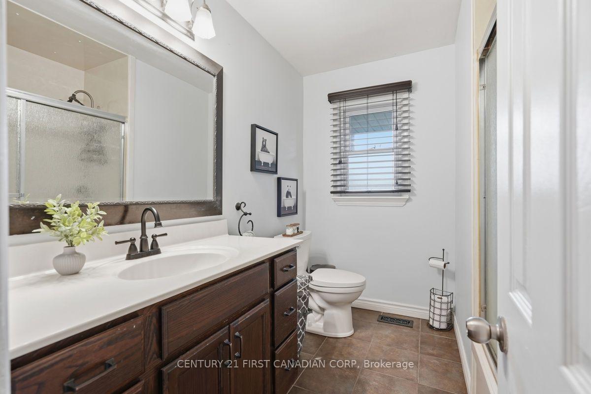 Photo 19 of 283 Spruce Street, London, East H — HOMEH