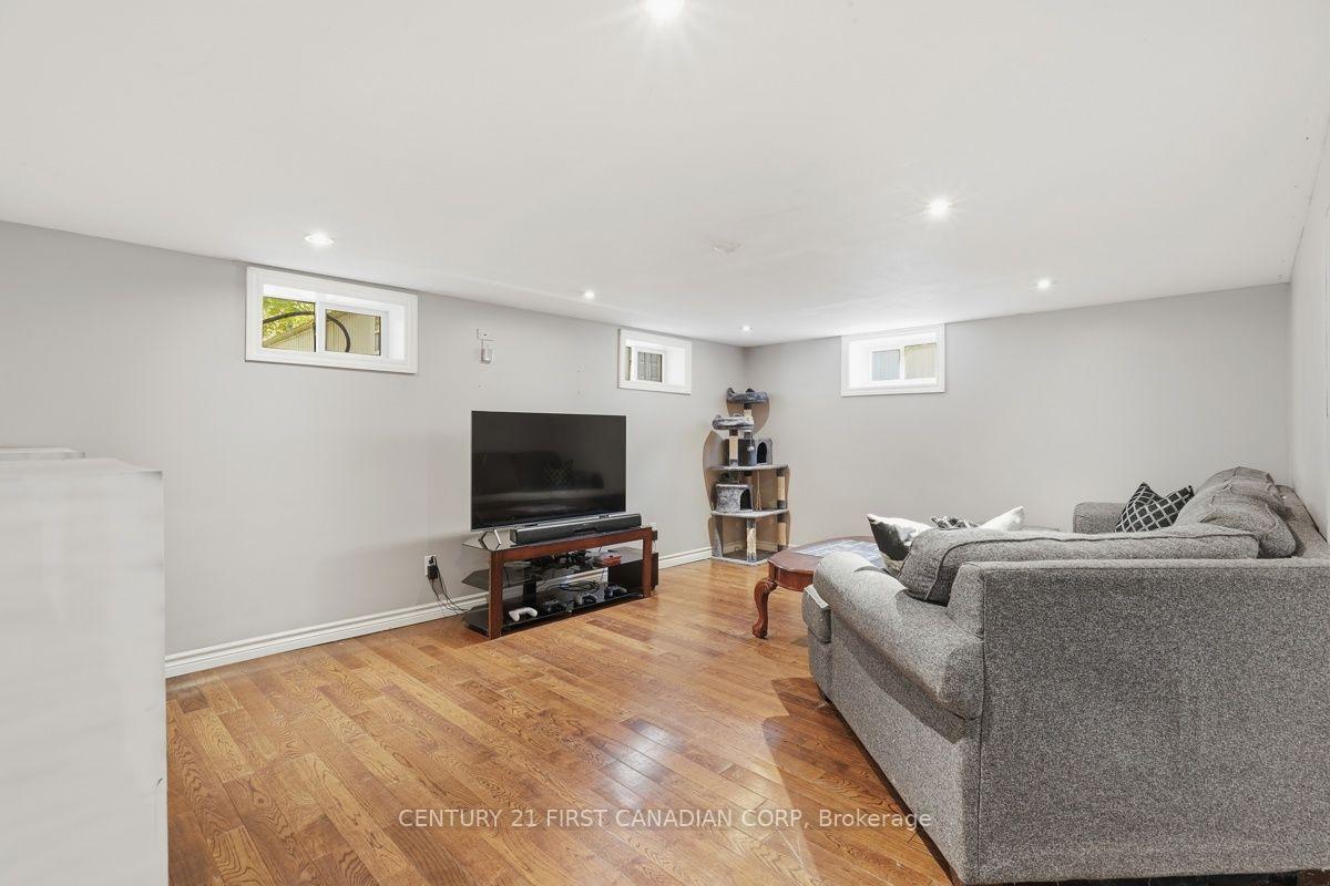 Photo 20 of 283 Spruce Street, London, East H — HOMEH