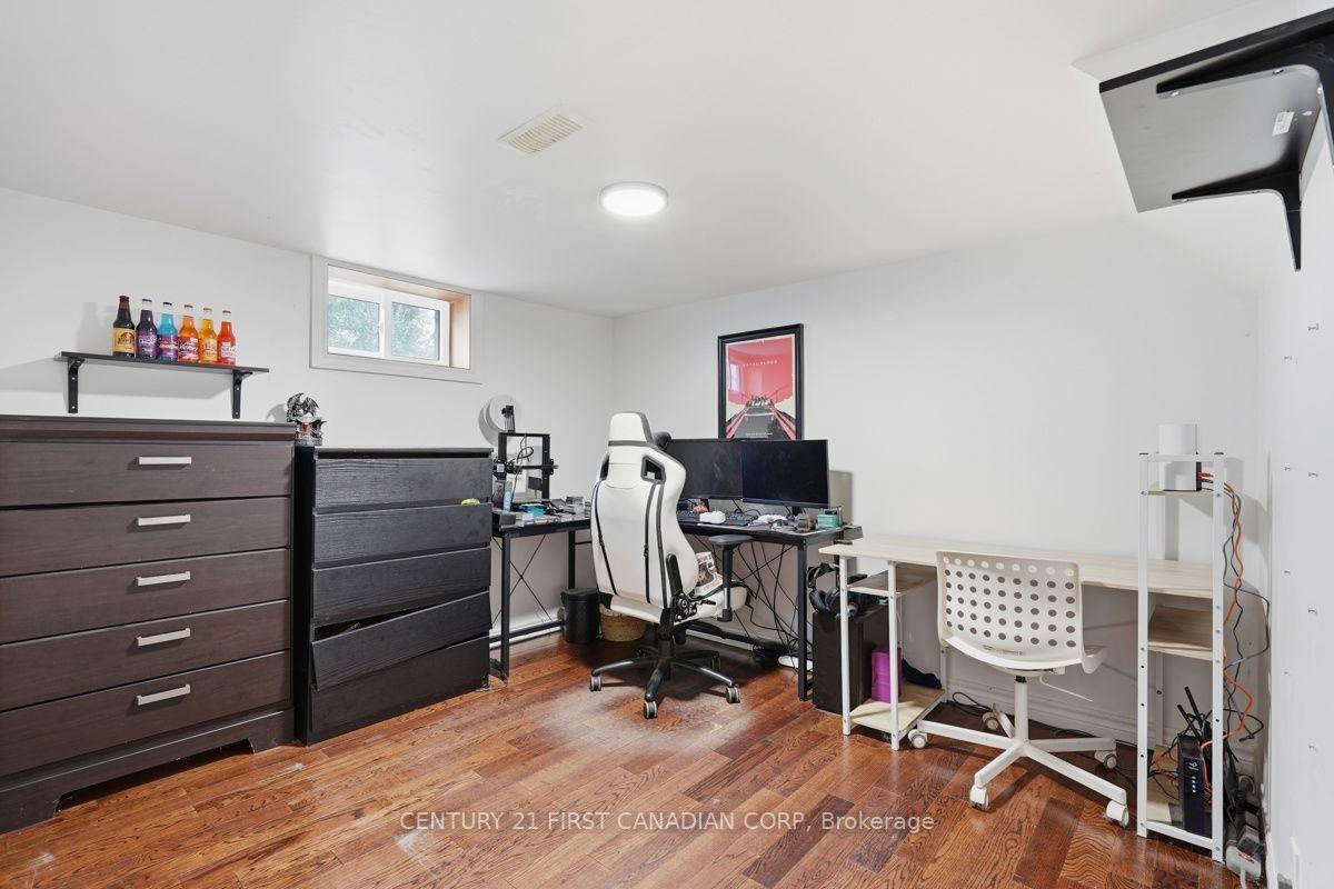 Photo 23 of 283 Spruce Street, London, East H — HOMEH