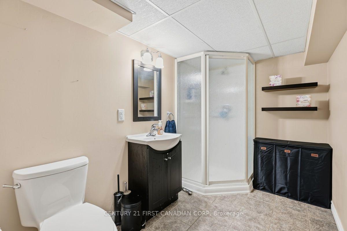 Photo 26 of 283 Spruce Street, London, East H — HOMEH