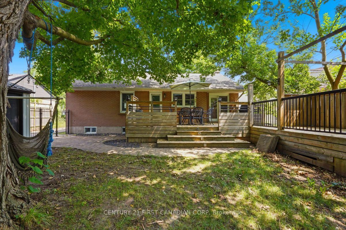 Photo 36 of 283 Spruce Street, London, East H — HOMEH