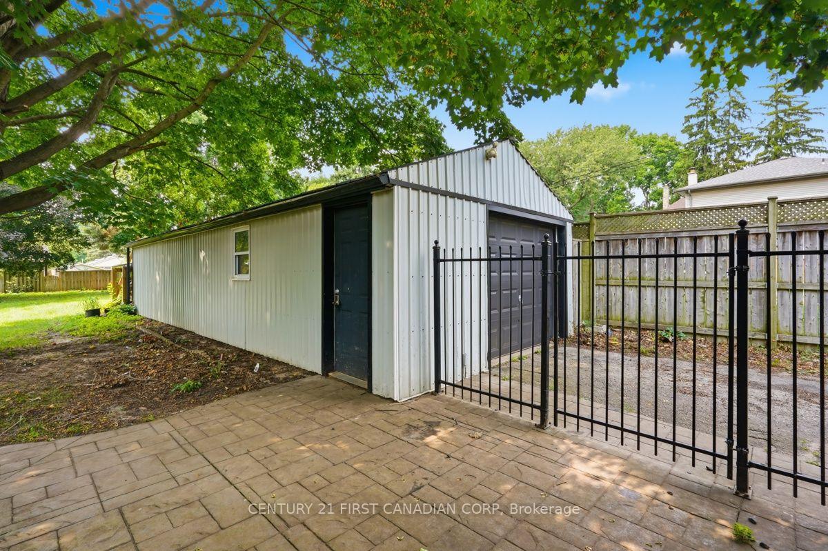 Photo 38 of 283 Spruce Street, London, East H — HOMEH