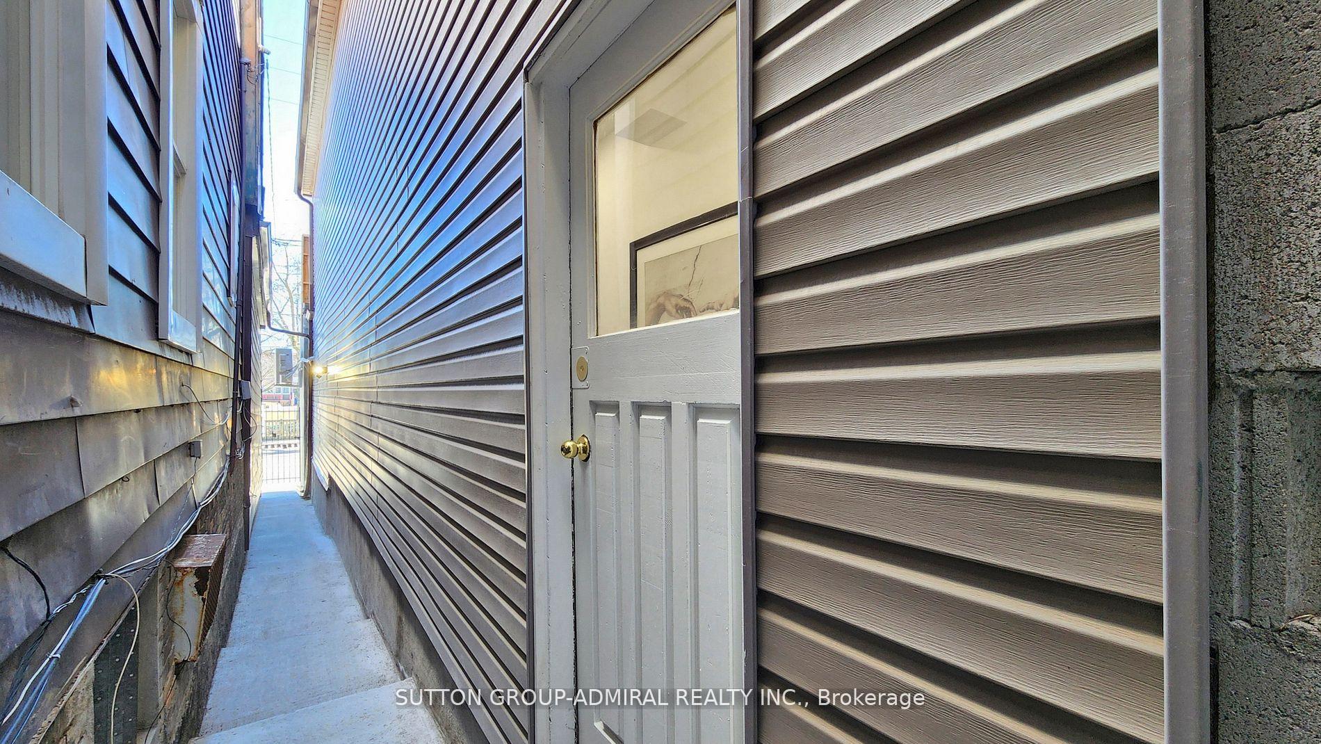 Photo 2 of Unit Upper 1, 1930 Queen Street E, Toronto, The Beaches — HOMEH