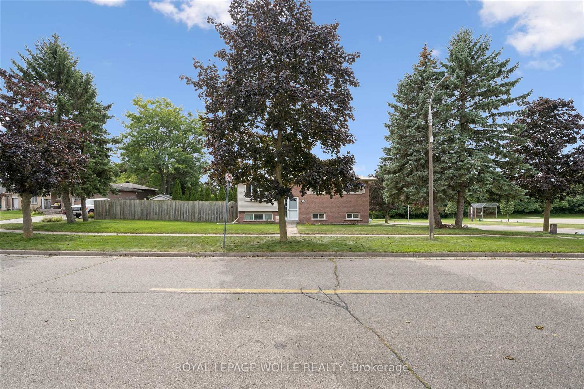 Photo 2 of 121 Nathaniel Crescent, Kitchener, Brigadoon — HOMEH