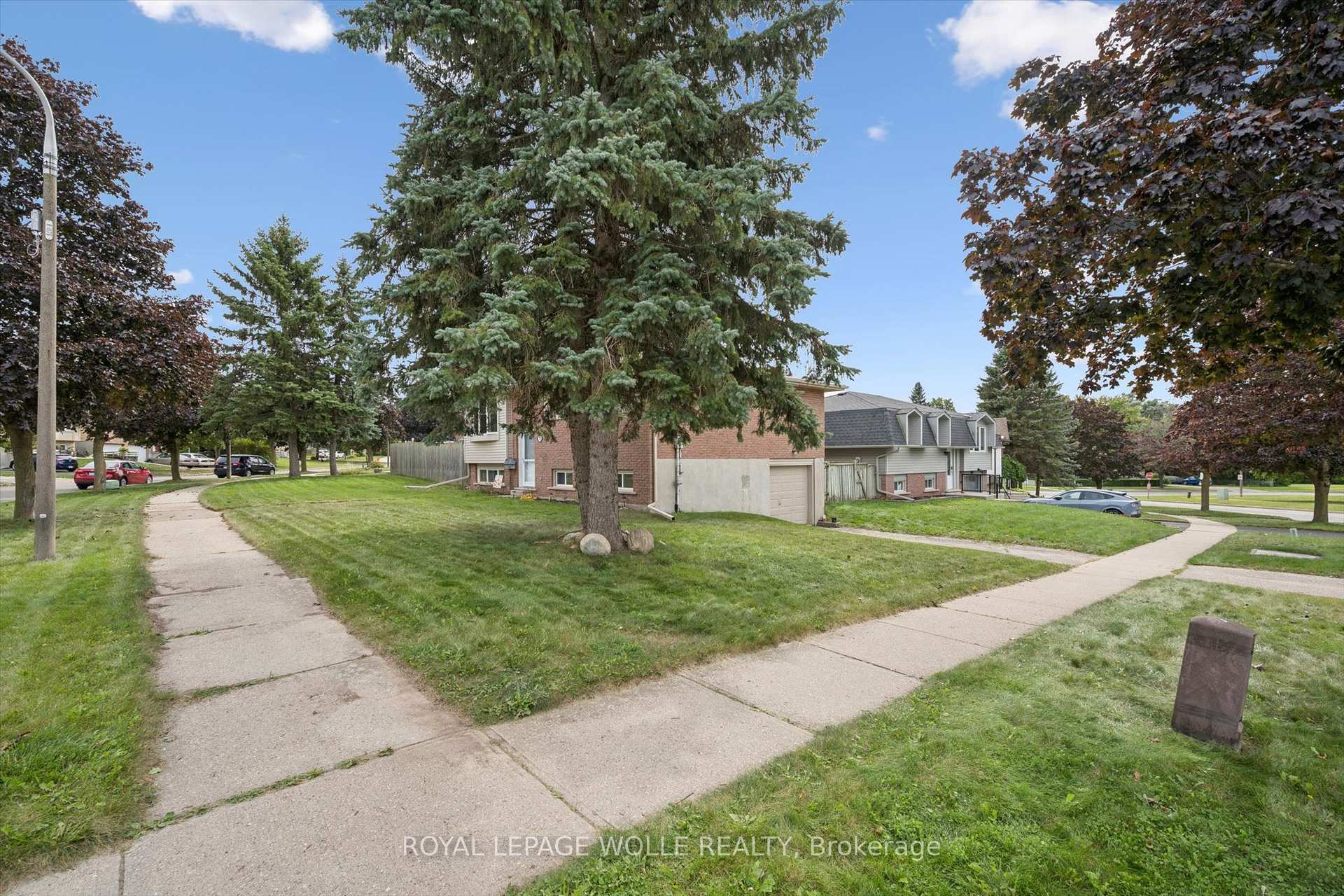Photo 4 of 121 Nathaniel Crescent, Kitchener, Brigadoon — HOMEH