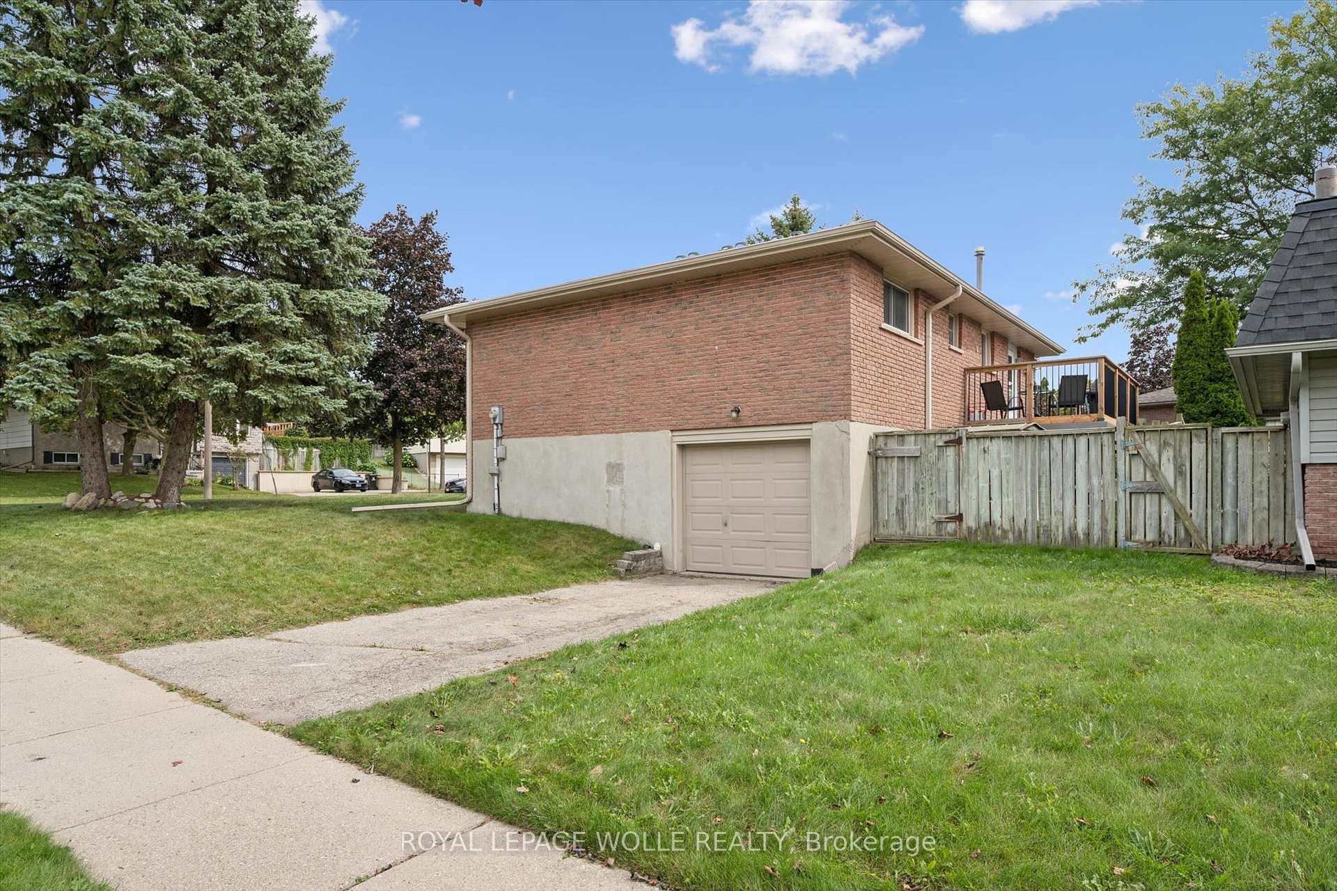 Photo 5 of 121 Nathaniel Crescent, Kitchener, Brigadoon — HOMEH