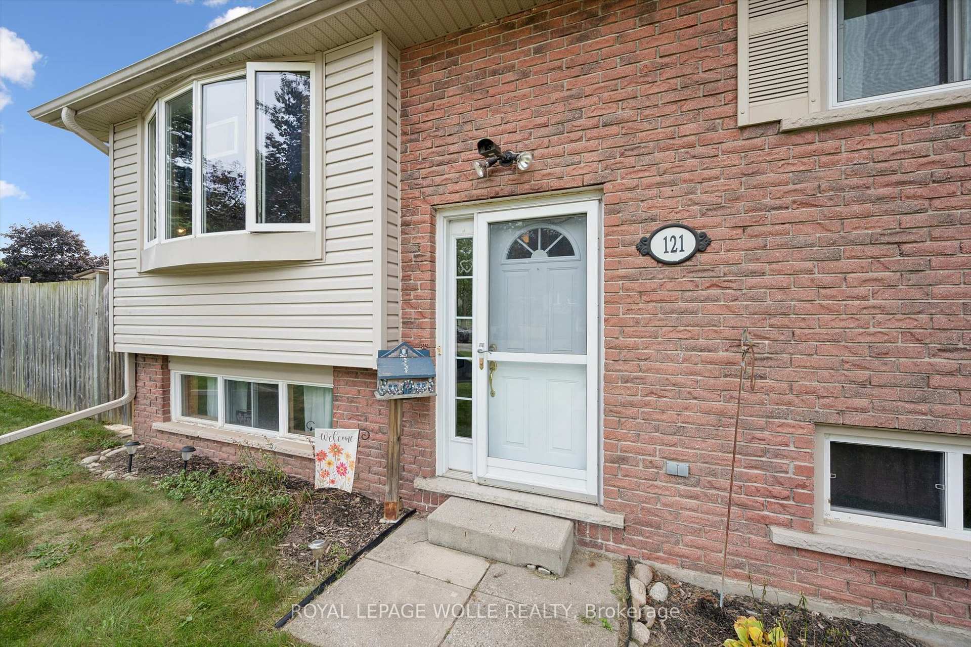 Photo 6 of 121 Nathaniel Crescent, Kitchener, Brigadoon — HOMEH