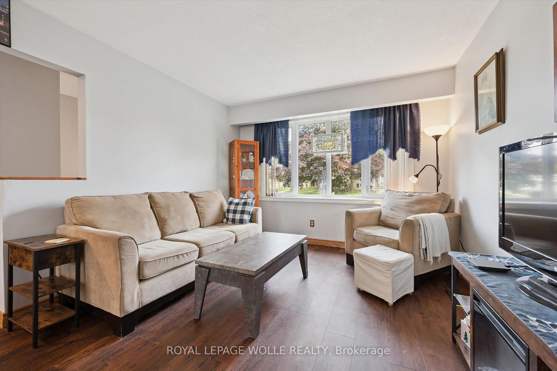 Photo 10 of 121 Nathaniel Crescent, Kitchener, Brigadoon — HOMEH