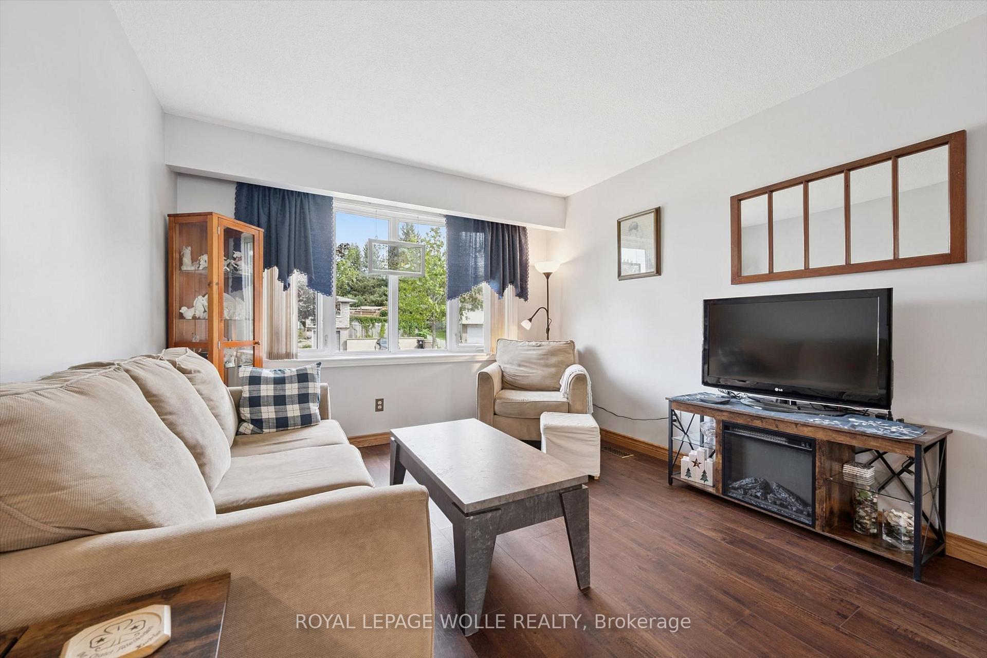 Photo 11 of 121 Nathaniel Crescent, Kitchener, Brigadoon — HOMEH