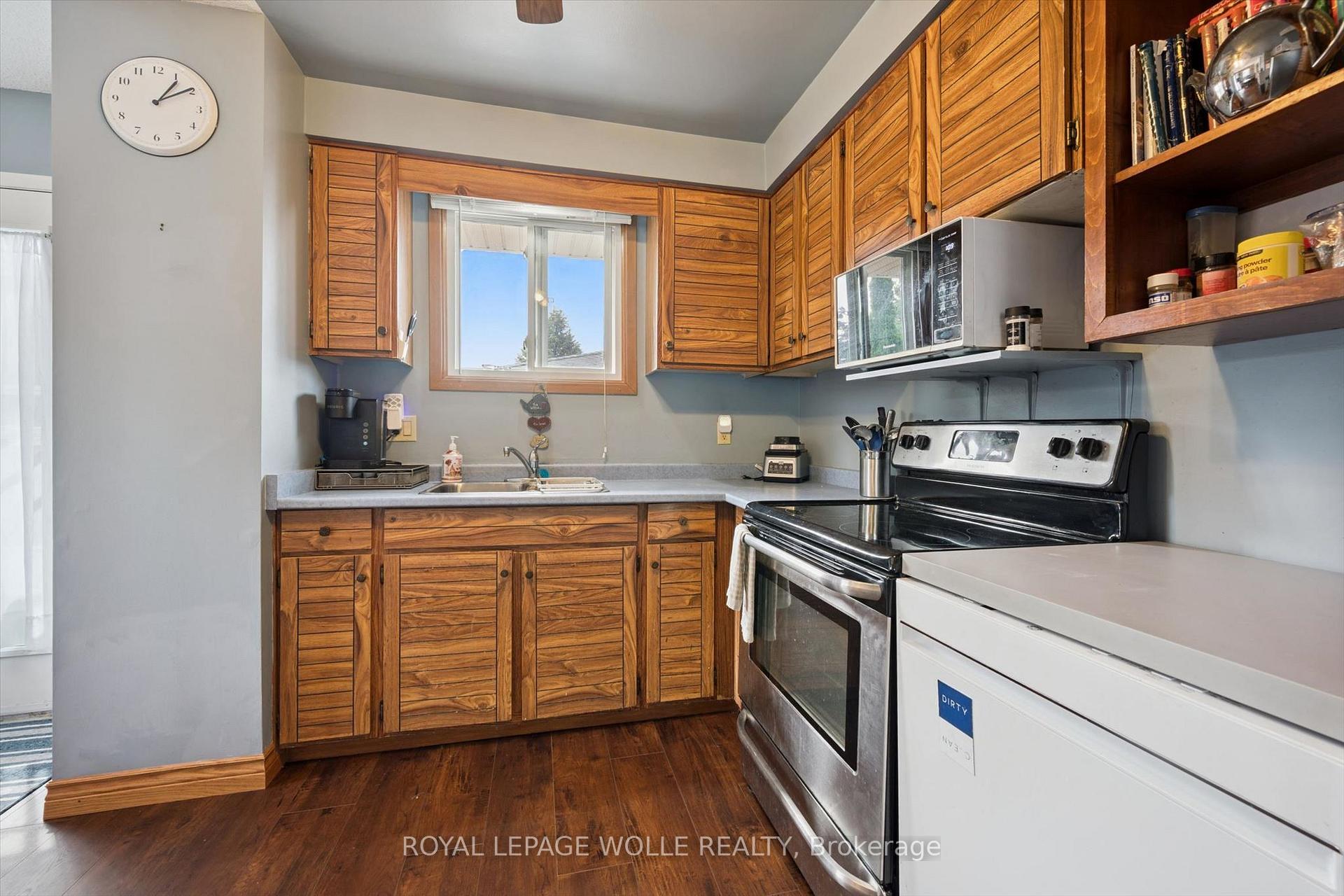 Photo 17 of 121 Nathaniel Crescent, Kitchener, Brigadoon — HOMEH