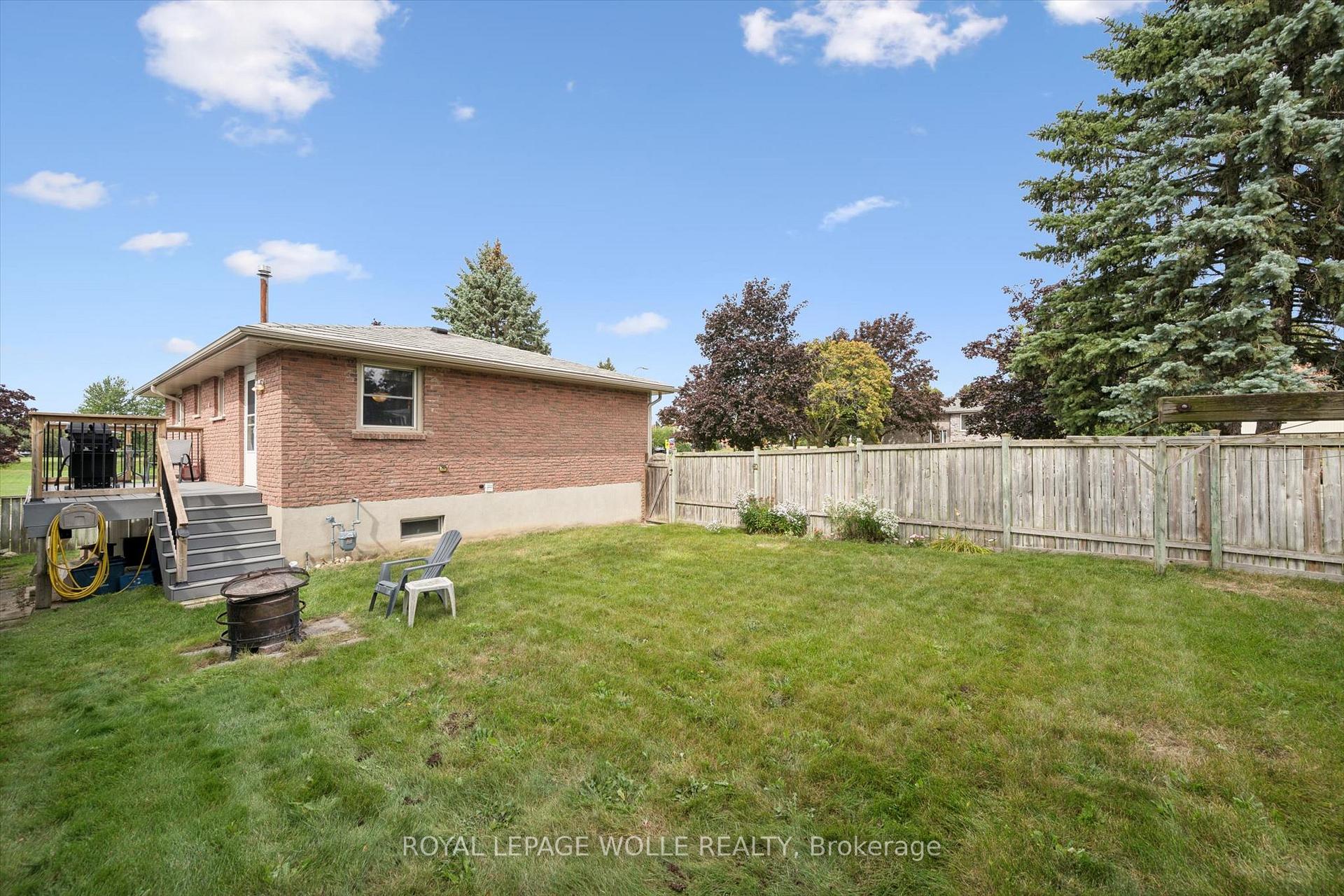 Photo 39 of 121 Nathaniel Crescent, Kitchener, Brigadoon — HOMEH