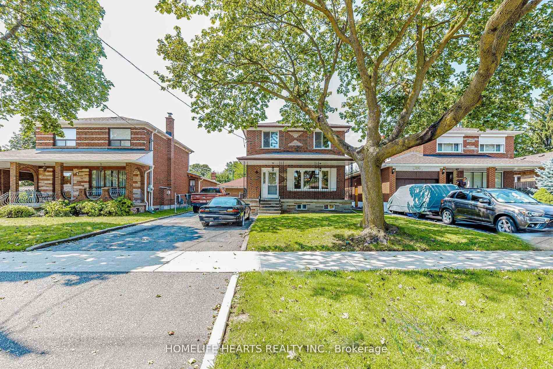 Photo 2 of 6 Dittmer Crescent, Etobicoke, West Humber-Clairville — HOMEH