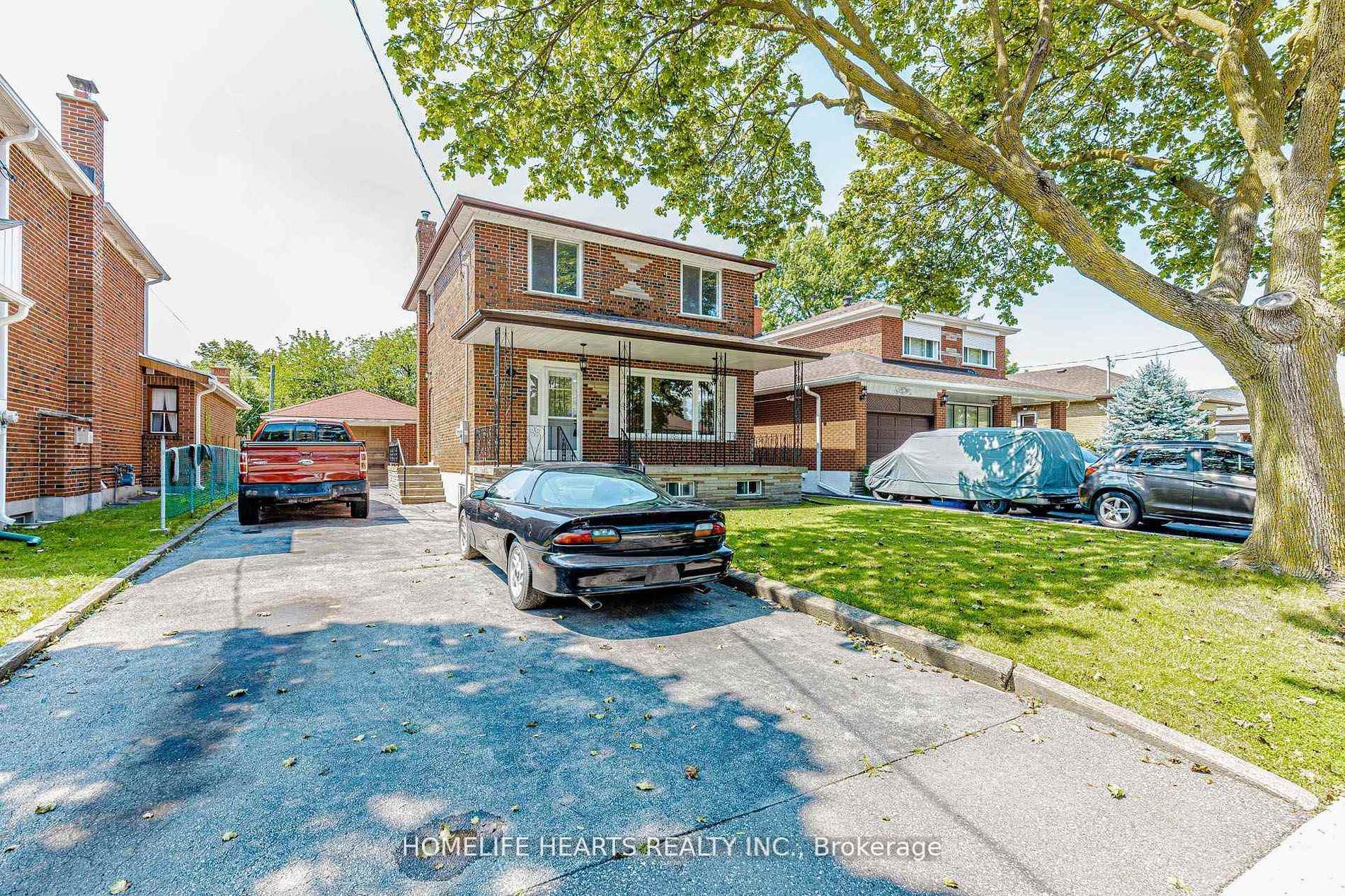 Photo 3 of 6 Dittmer Crescent, Etobicoke, West Humber-Clairville — HOMEH
