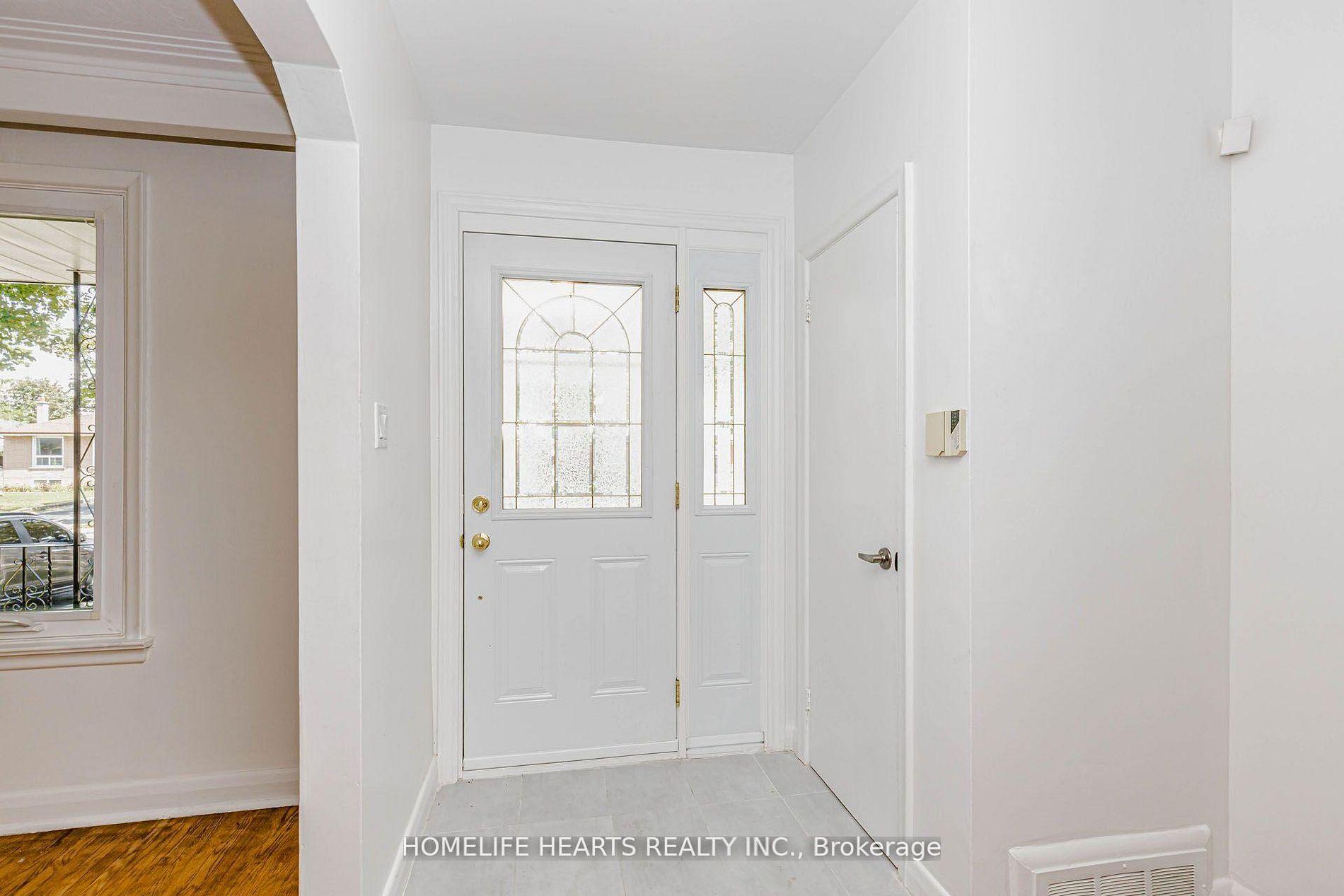 Photo 7 of 6 Dittmer Crescent, Etobicoke, West Humber-Clairville — HOMEH