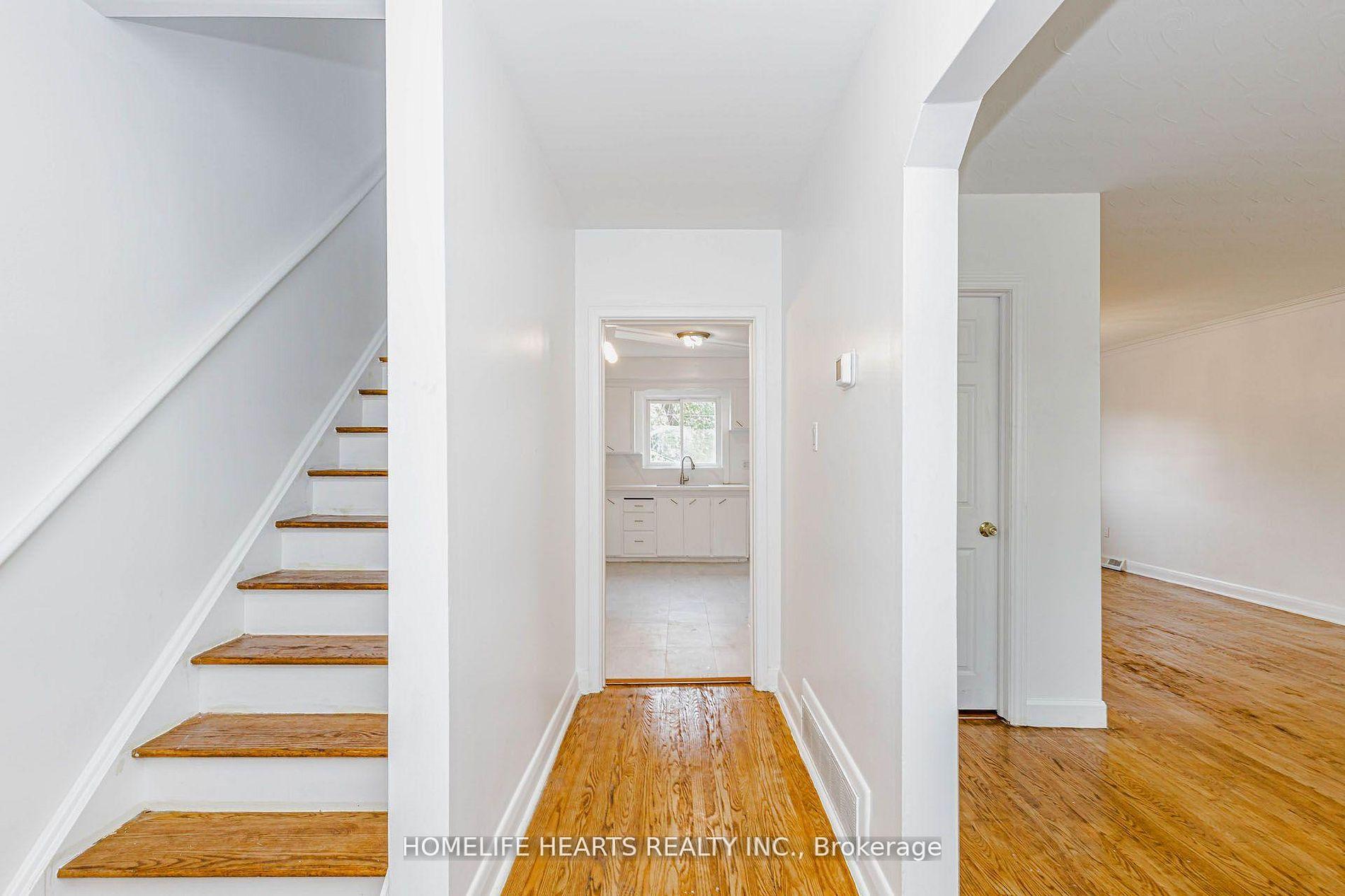 Photo 8 of 6 Dittmer Crescent, Etobicoke, West Humber-Clairville — HOMEH