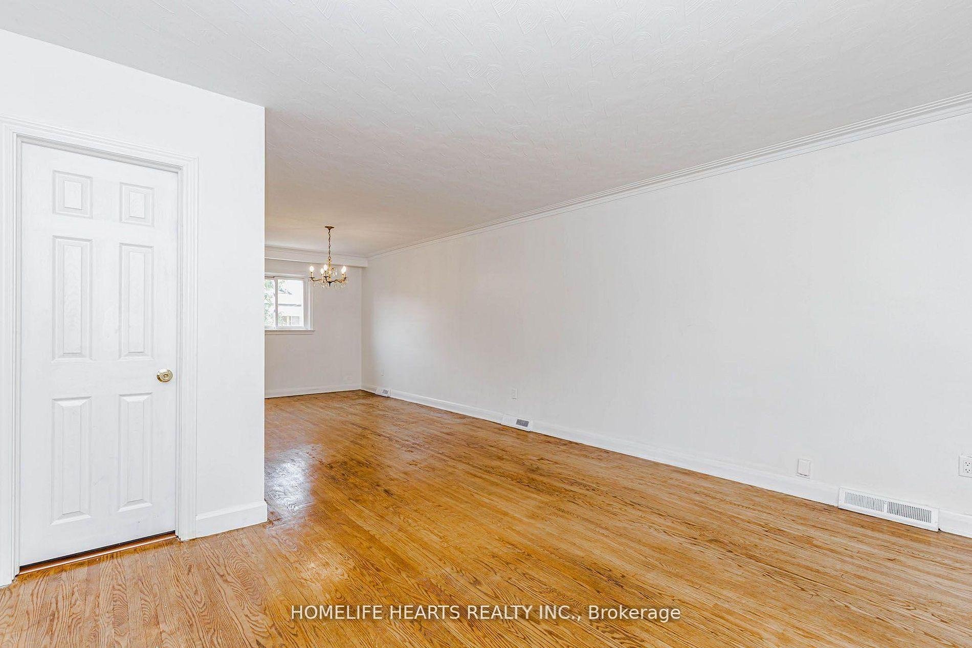 Photo 9 of 6 Dittmer Crescent, Etobicoke, West Humber-Clairville — HOMEH