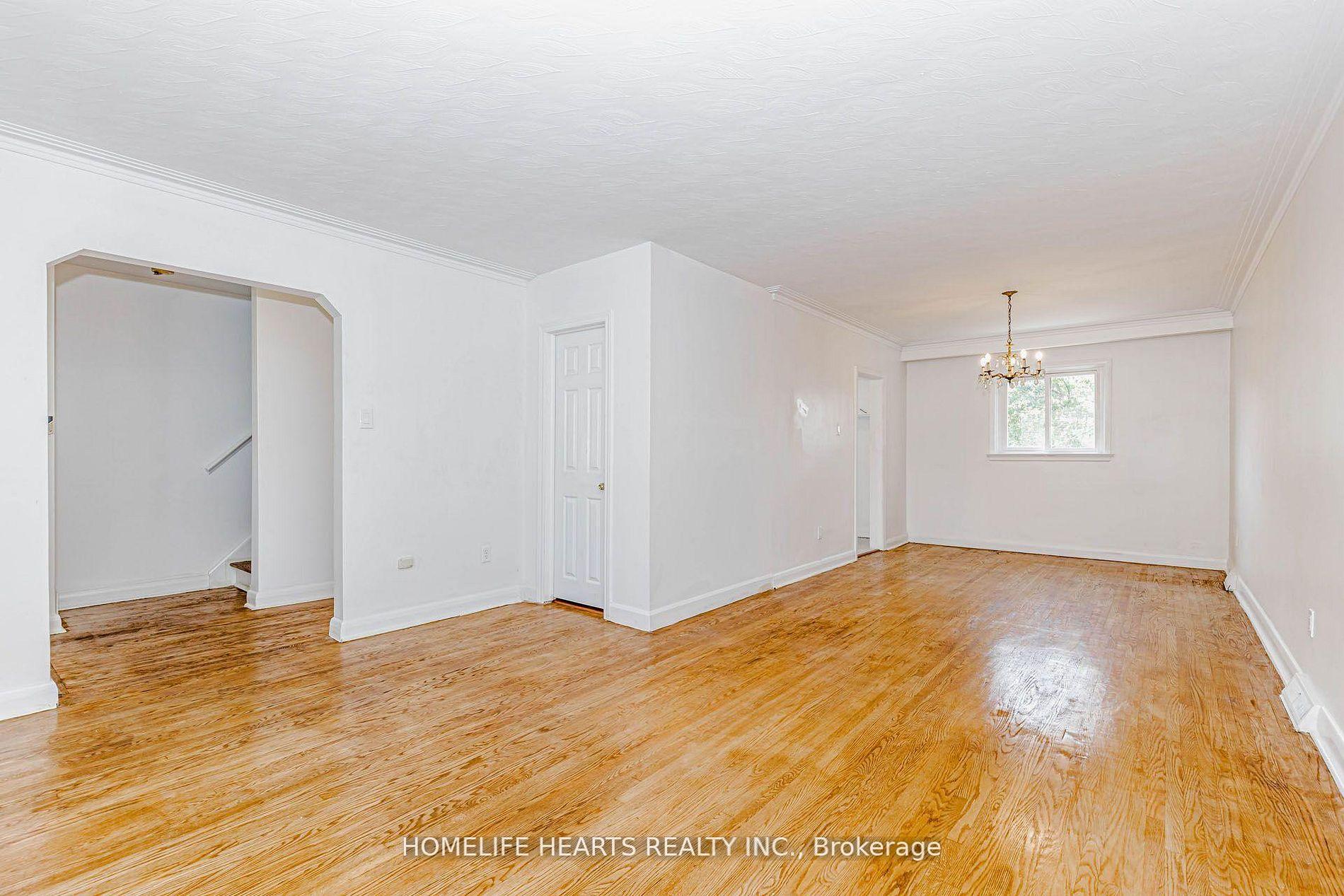Photo 10 of 6 Dittmer Crescent, Etobicoke, West Humber-Clairville — HOMEH