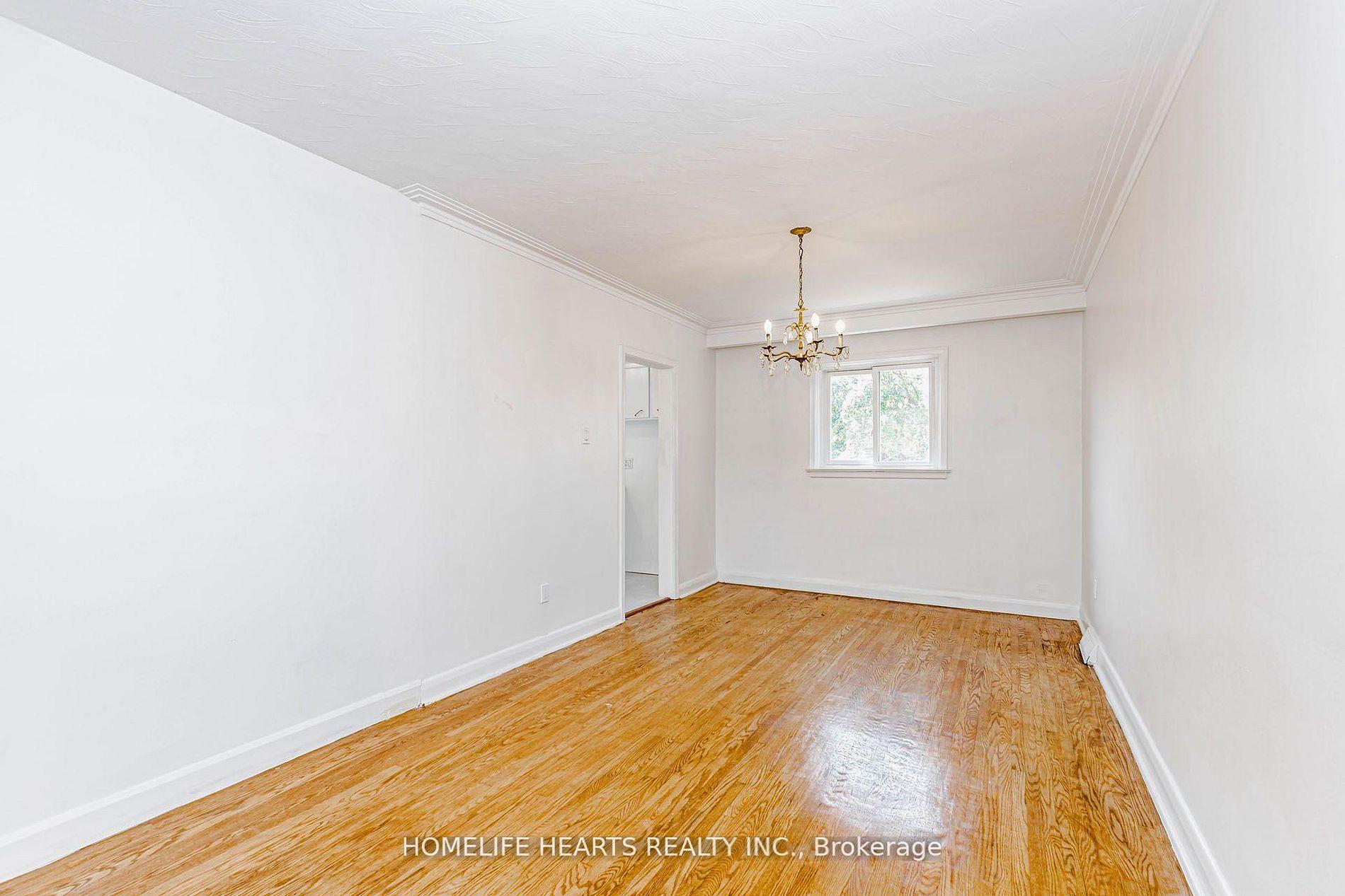 Photo 14 of 6 Dittmer Crescent, Etobicoke, West Humber-Clairville — HOMEH