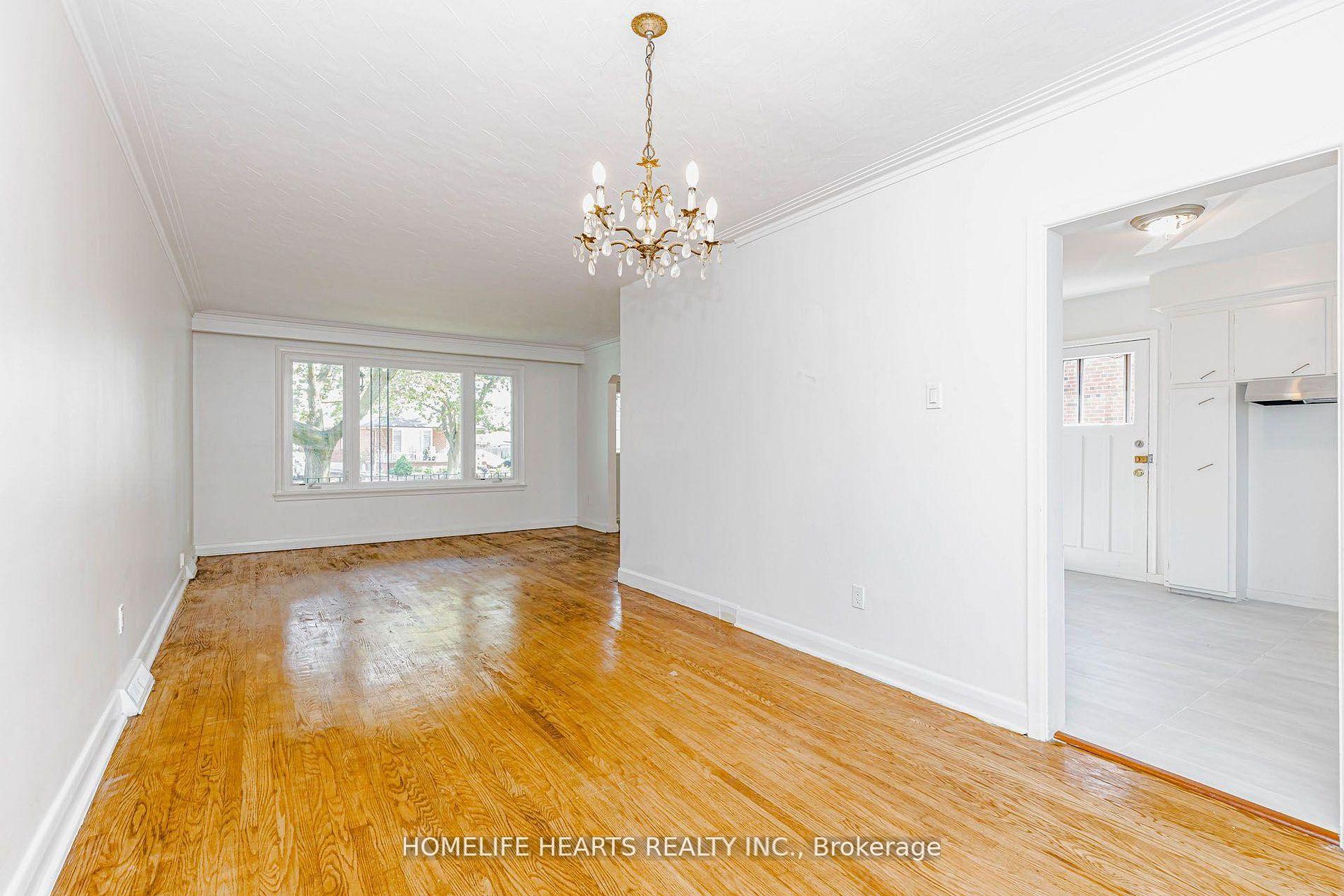 Photo 15 of 6 Dittmer Crescent, Etobicoke, West Humber-Clairville — HOMEH