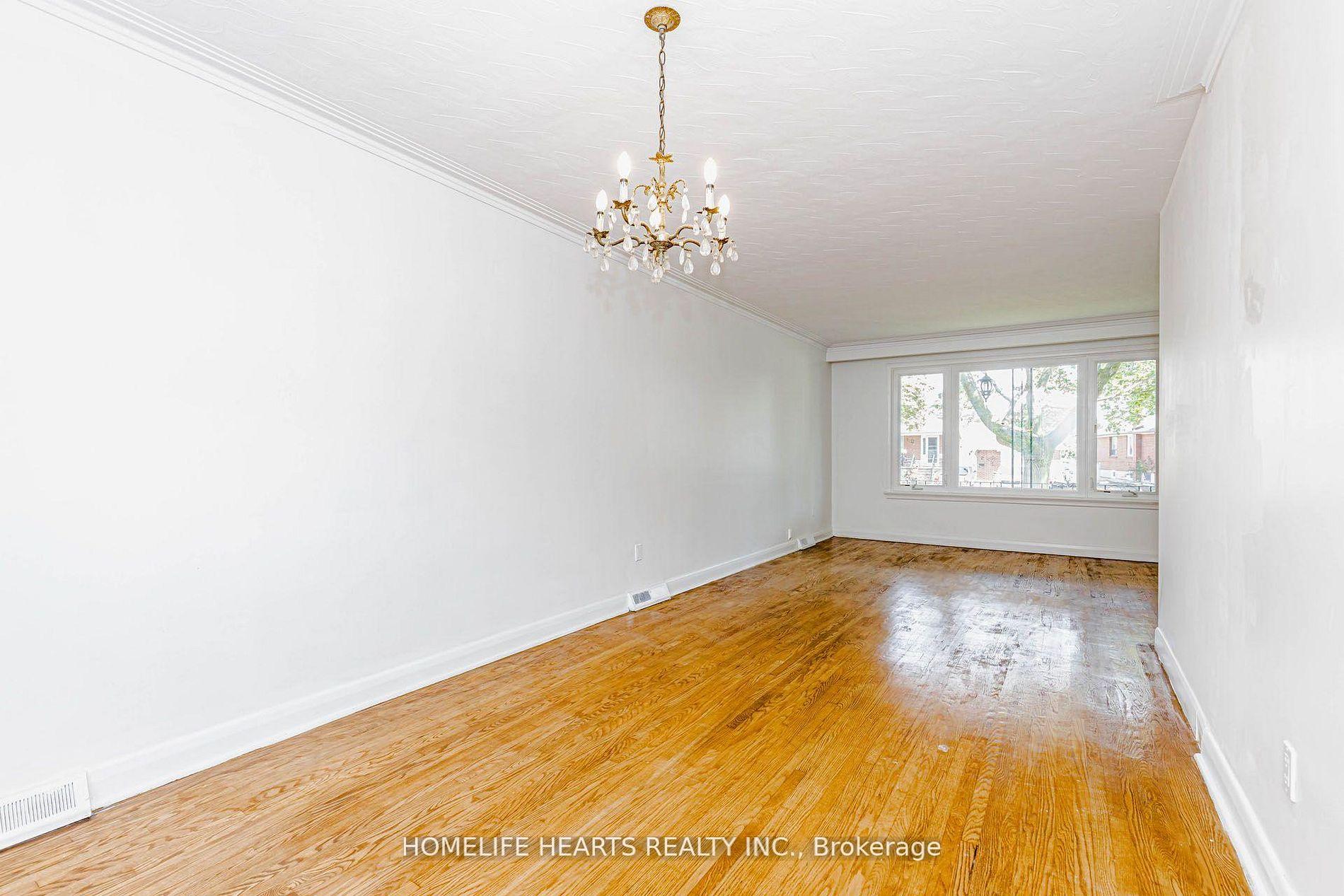 Photo 16 of 6 Dittmer Crescent, Etobicoke, West Humber-Clairville — HOMEH