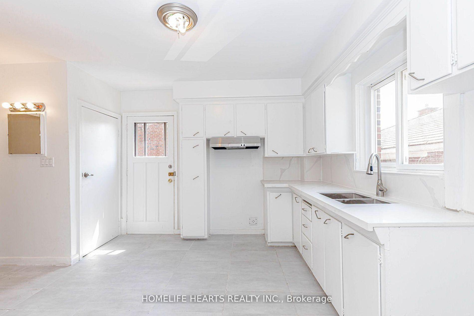 Photo 17 of 6 Dittmer Crescent, Etobicoke, West Humber-Clairville — HOMEH