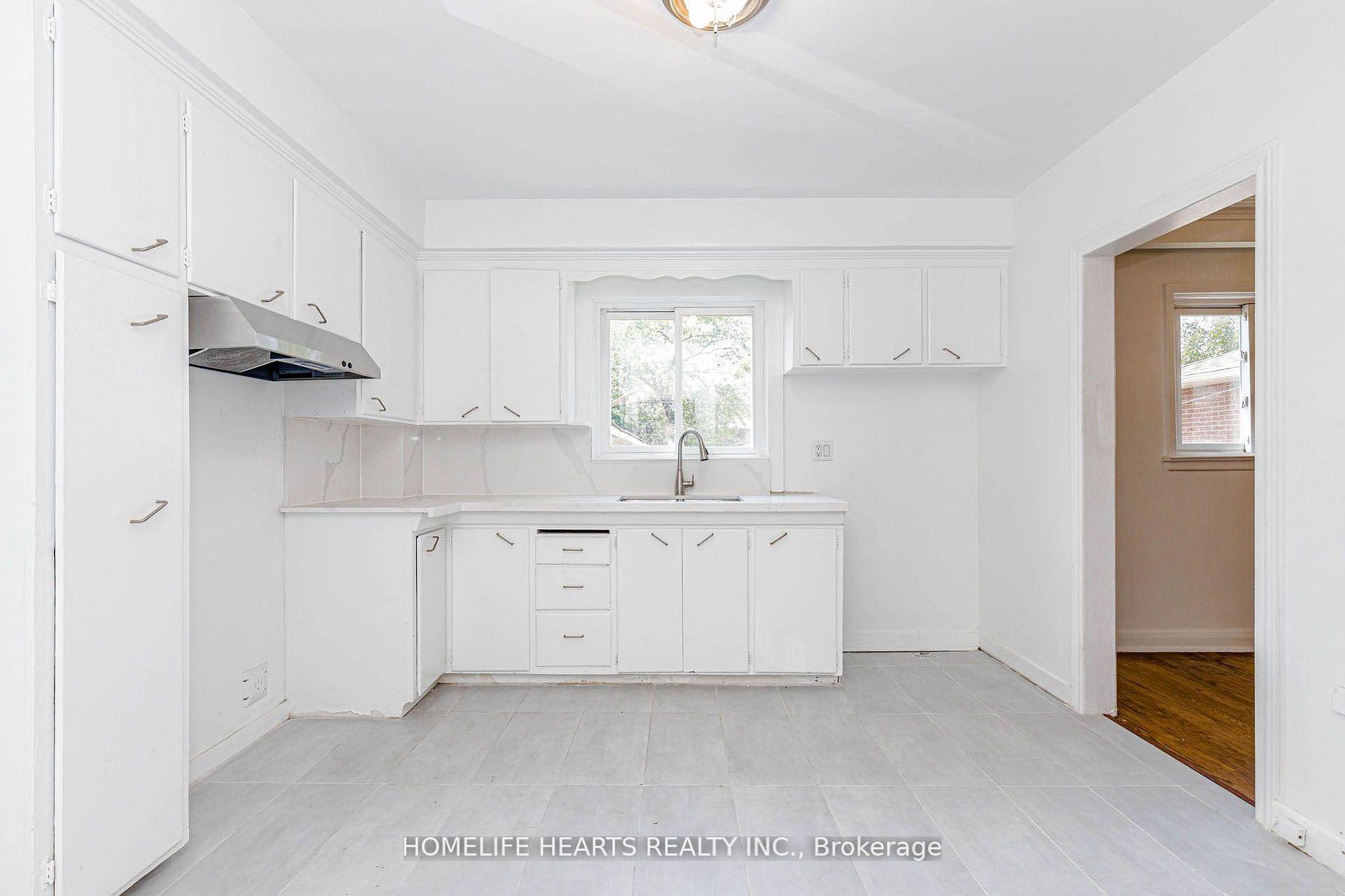 Photo 18 of 6 Dittmer Crescent, Etobicoke, West Humber-Clairville — HOMEH