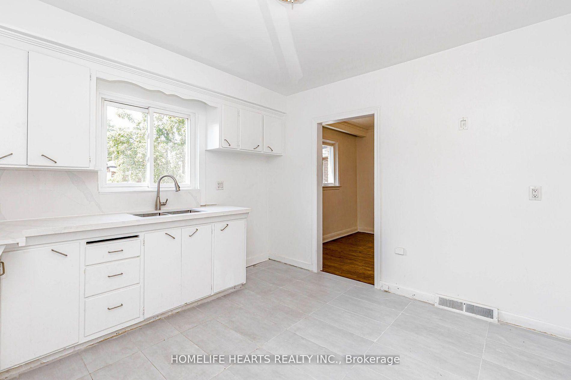 Photo 19 of 6 Dittmer Crescent, Etobicoke, West Humber-Clairville — HOMEH