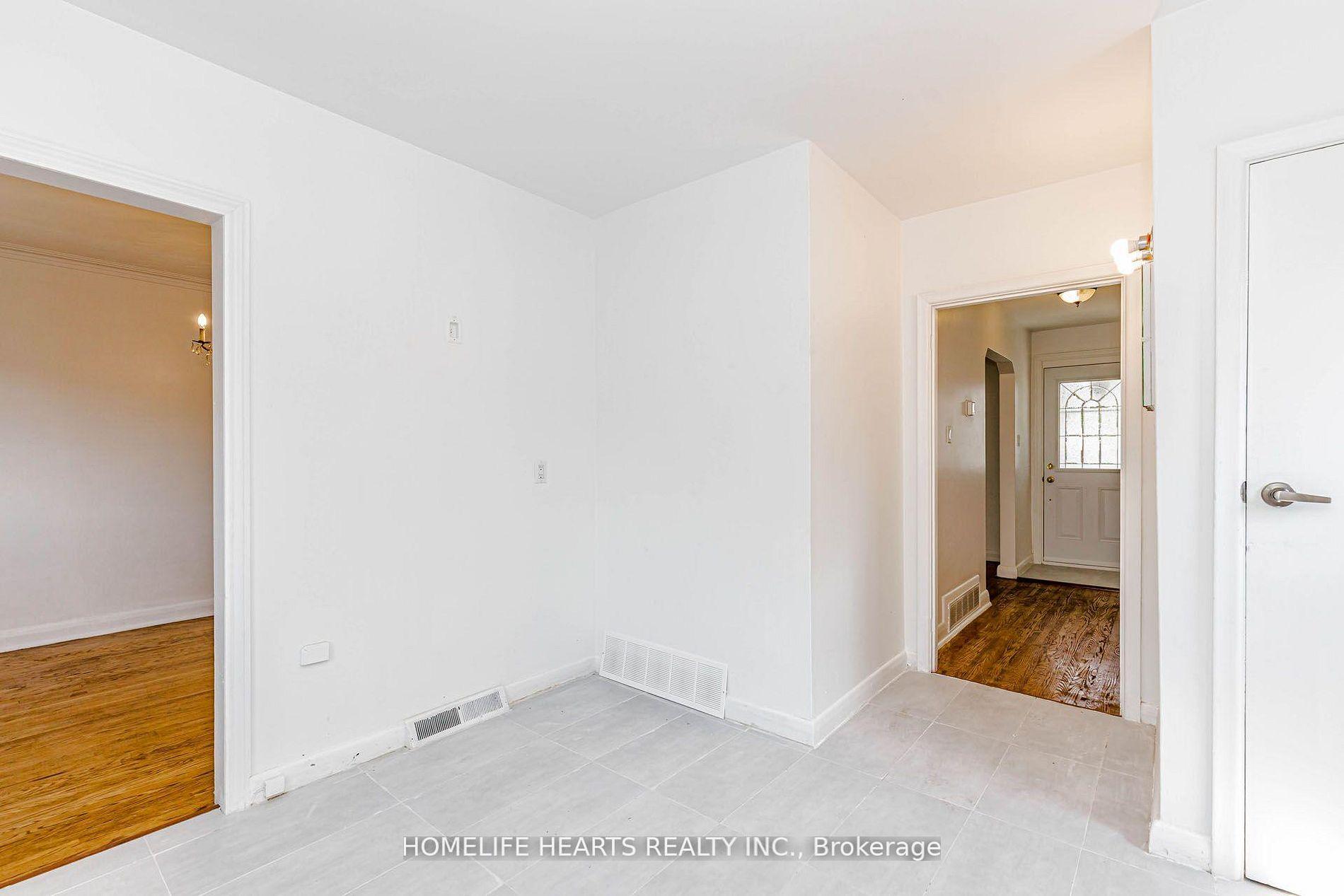 Photo 22 of 6 Dittmer Crescent, Etobicoke, West Humber-Clairville — HOMEH
