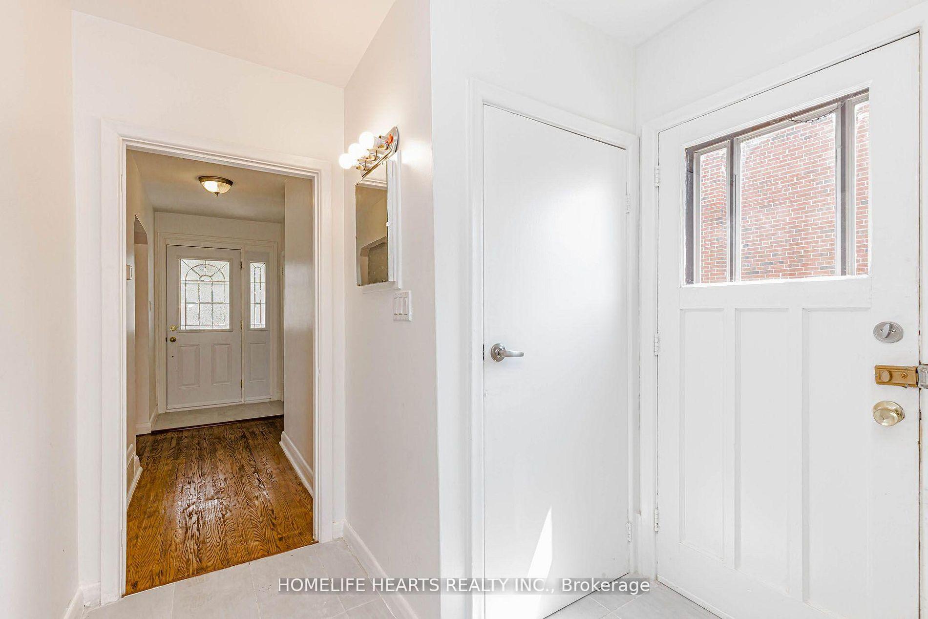 Photo 24 of 6 Dittmer Crescent, Etobicoke, West Humber-Clairville — HOMEH
