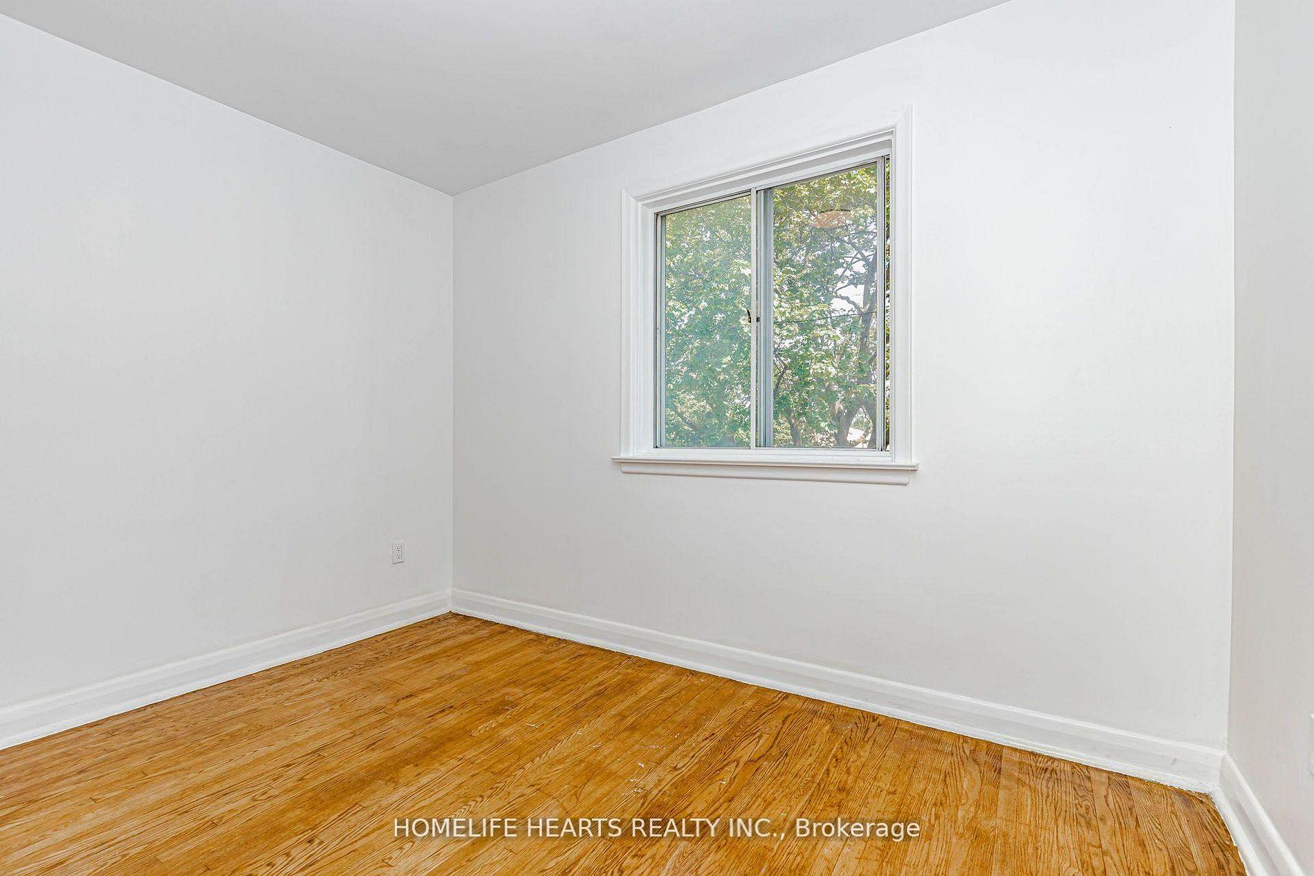 Photo 31 of 6 Dittmer Crescent, Etobicoke, West Humber-Clairville — HOMEH