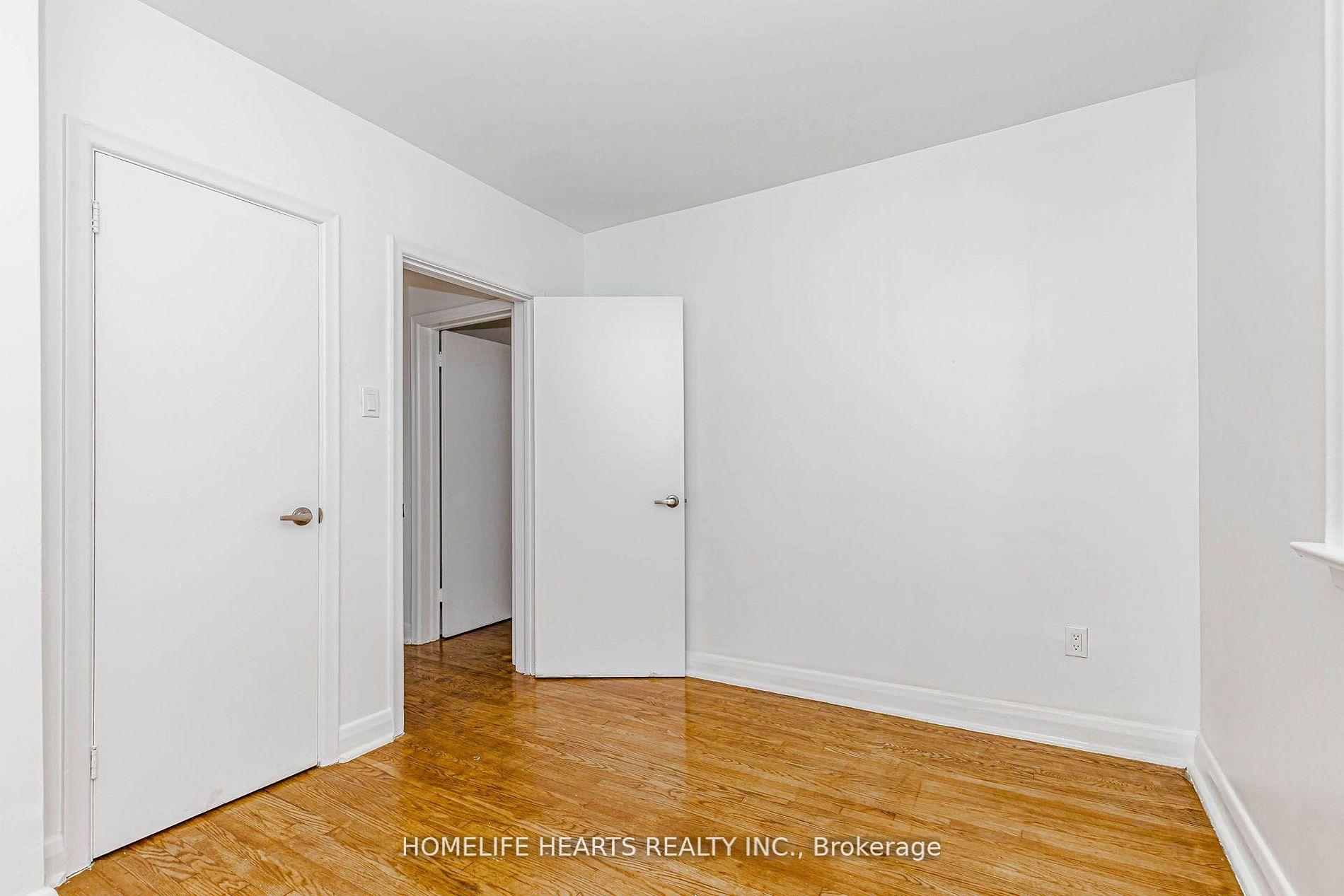 Photo 32 of 6 Dittmer Crescent, Etobicoke, West Humber-Clairville — HOMEH