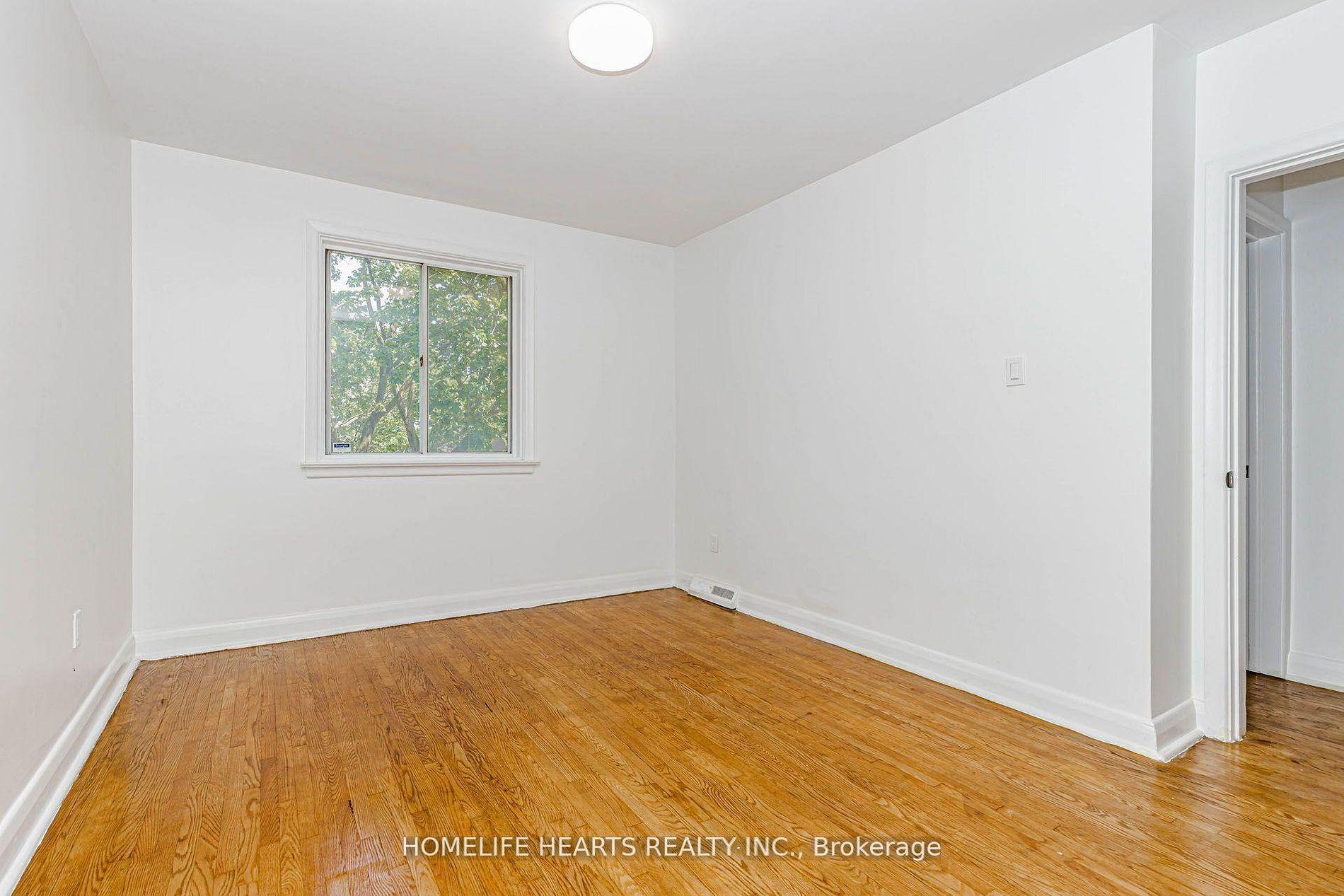 Photo 33 of 6 Dittmer Crescent, Etobicoke, West Humber-Clairville — HOMEH