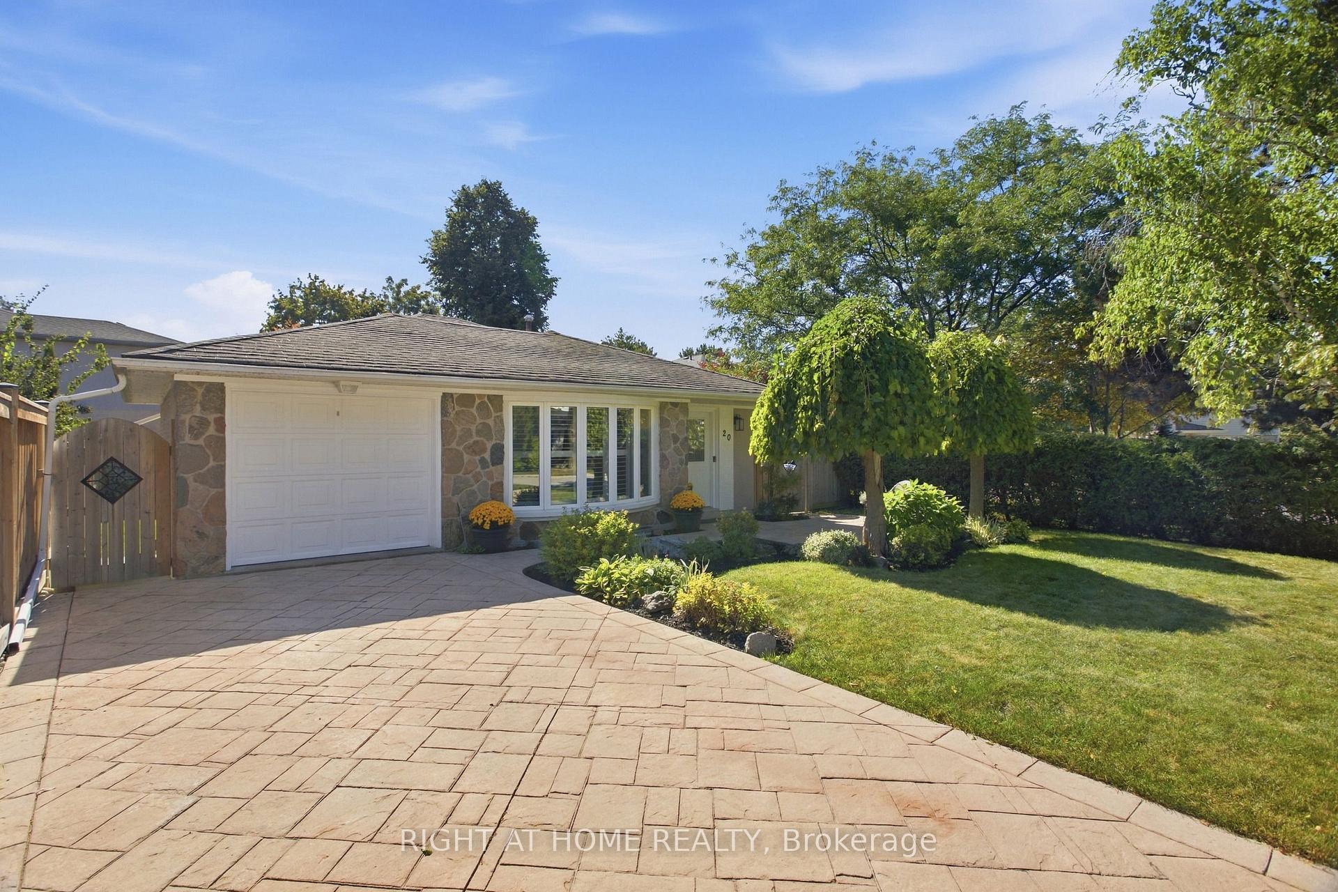 Photo 2 of 20 Mono Court, Brampton, Brampton East — HOMEH