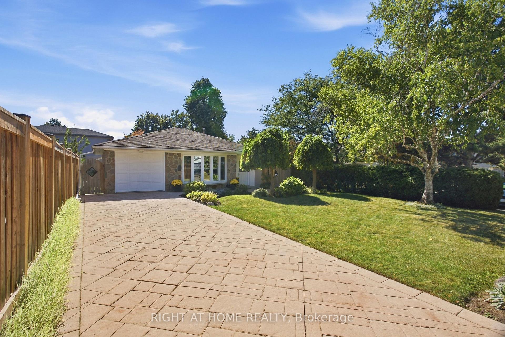 Photo 5 of 20 Mono Court, Brampton, Brampton East — HOMEH