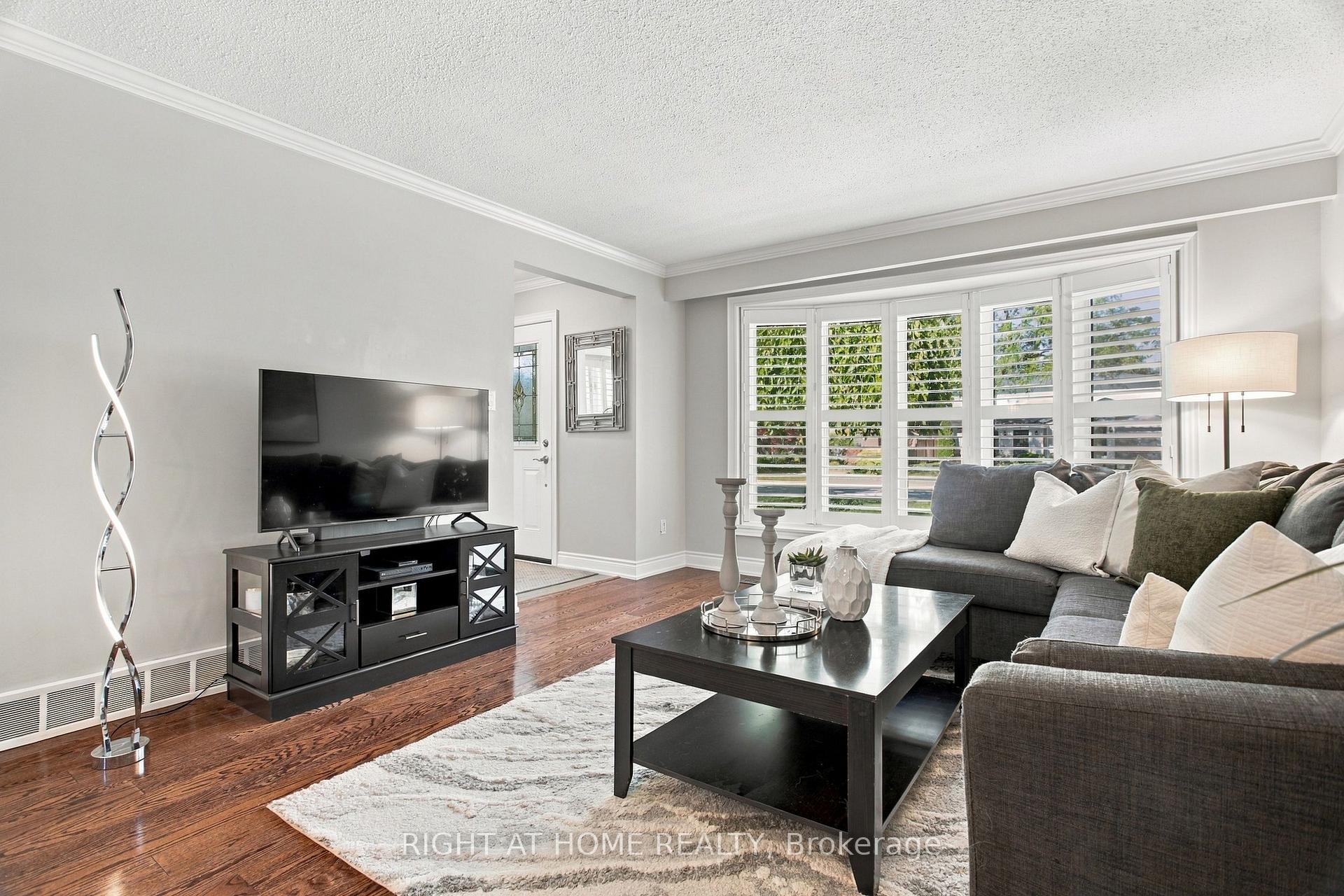 Photo 12 of 20 Mono Court, Brampton, Brampton East — HOMEH
