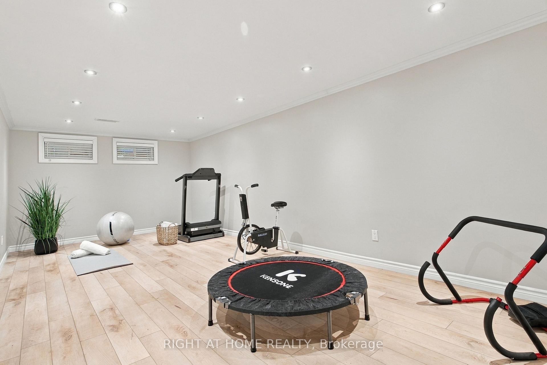 Photo 44 of 20 Mono Court, Brampton, Brampton East — HOMEH