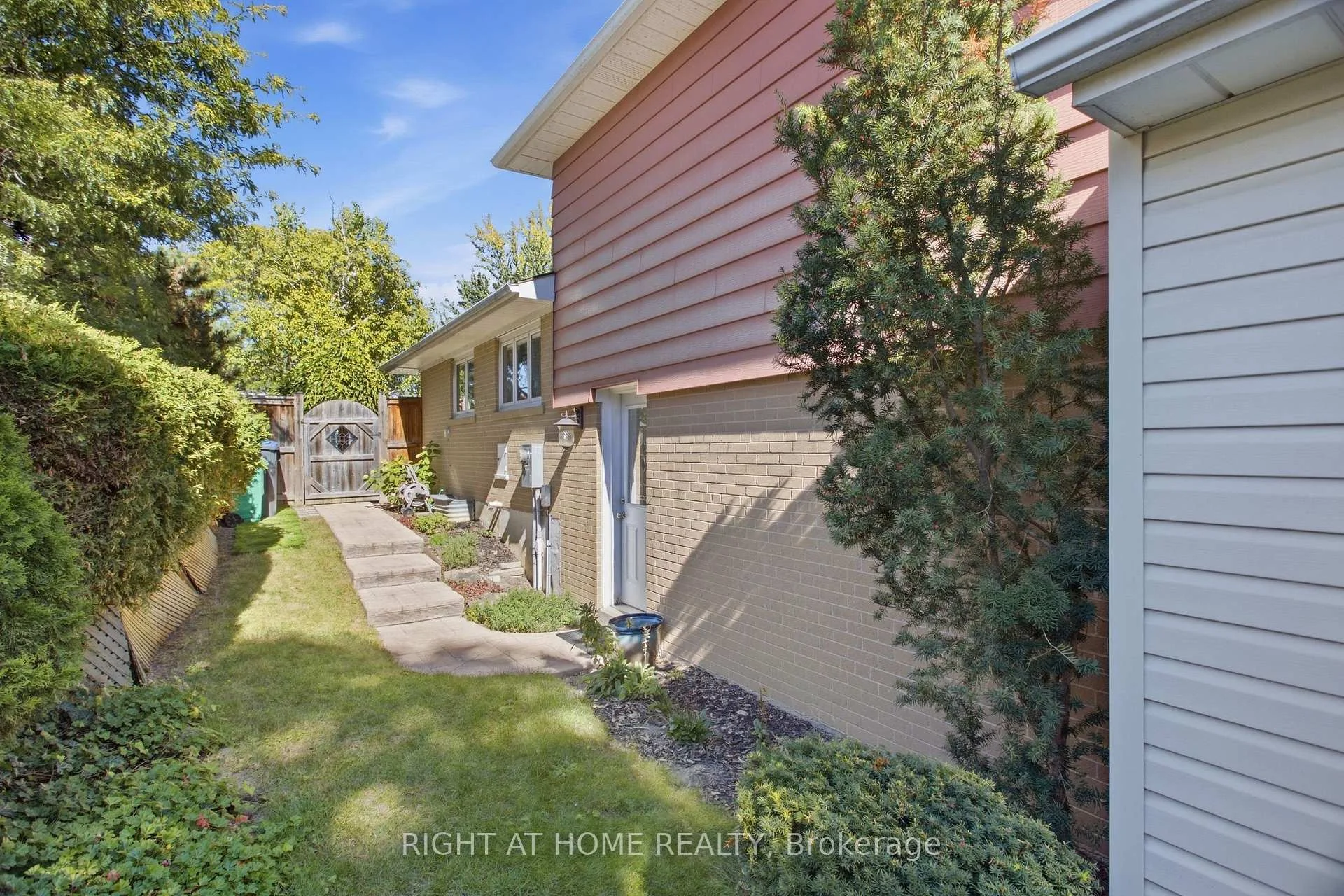 Photo 48 of 20 Mono Court, Brampton, Brampton East — HOMEH