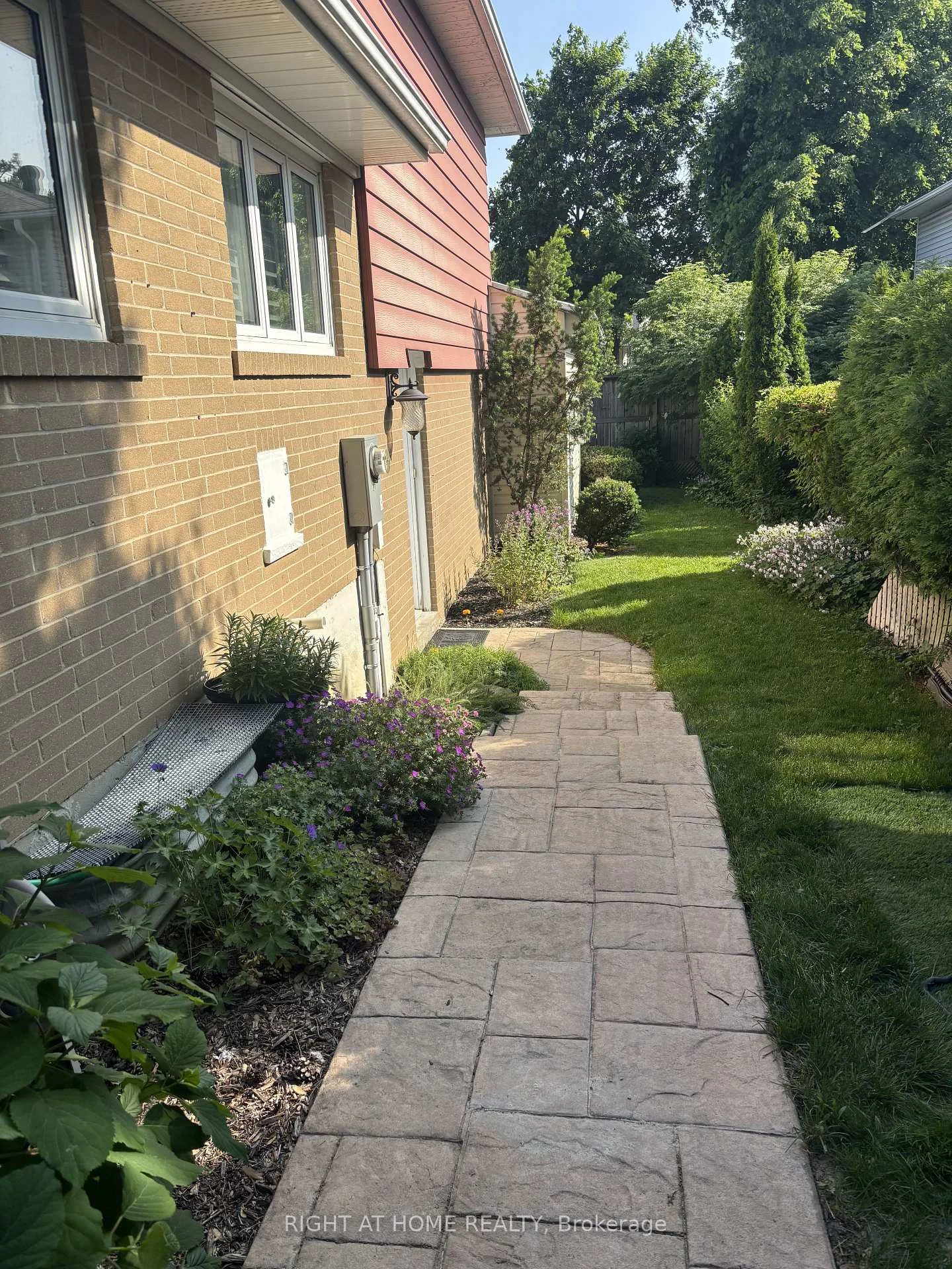 Photo 56 of 20 Mono Court, Brampton, Brampton East — HOMEH