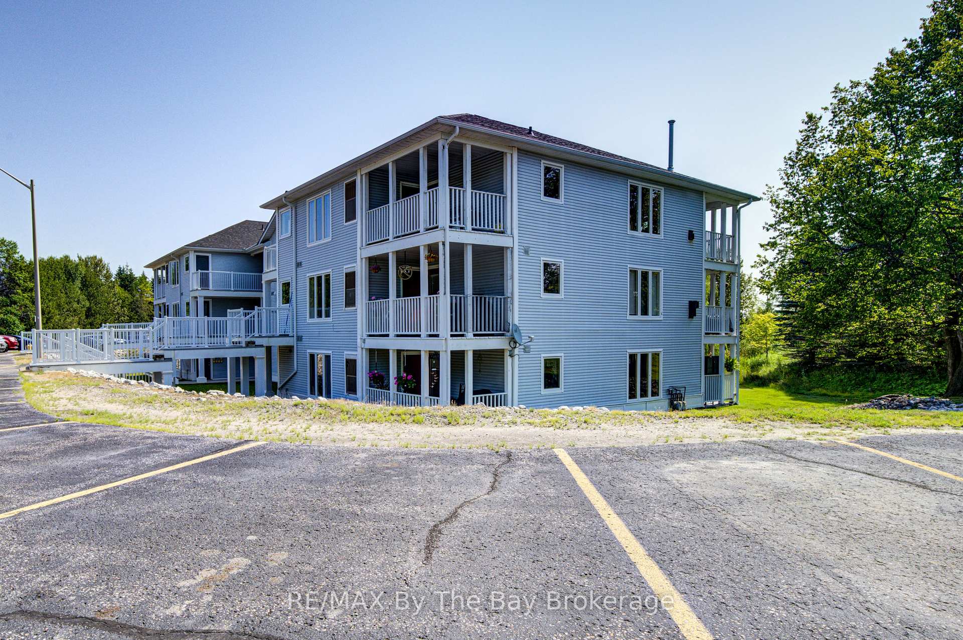 Photo 2 of Unit 8, 30 Mulligan Lane, Wasaga Beach — HOMEH