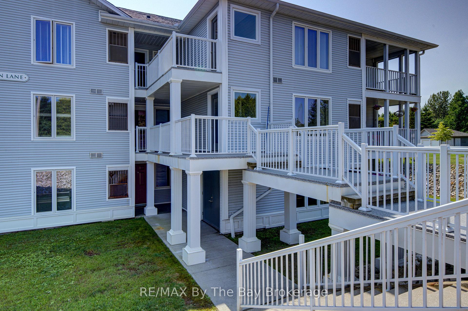 Photo 4 of Unit 8, 30 Mulligan Lane, Wasaga Beach — HOMEH