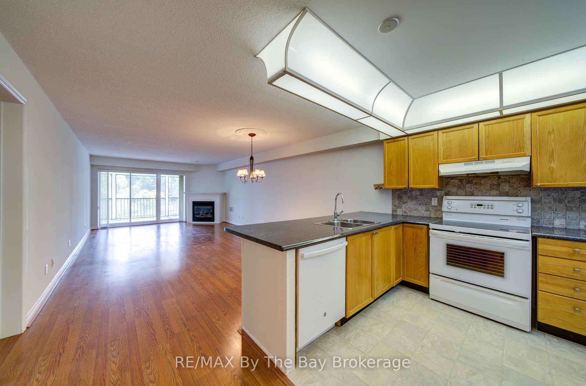 Photo 6 of Unit 8, 30 Mulligan Lane, Wasaga Beach — HOMEH