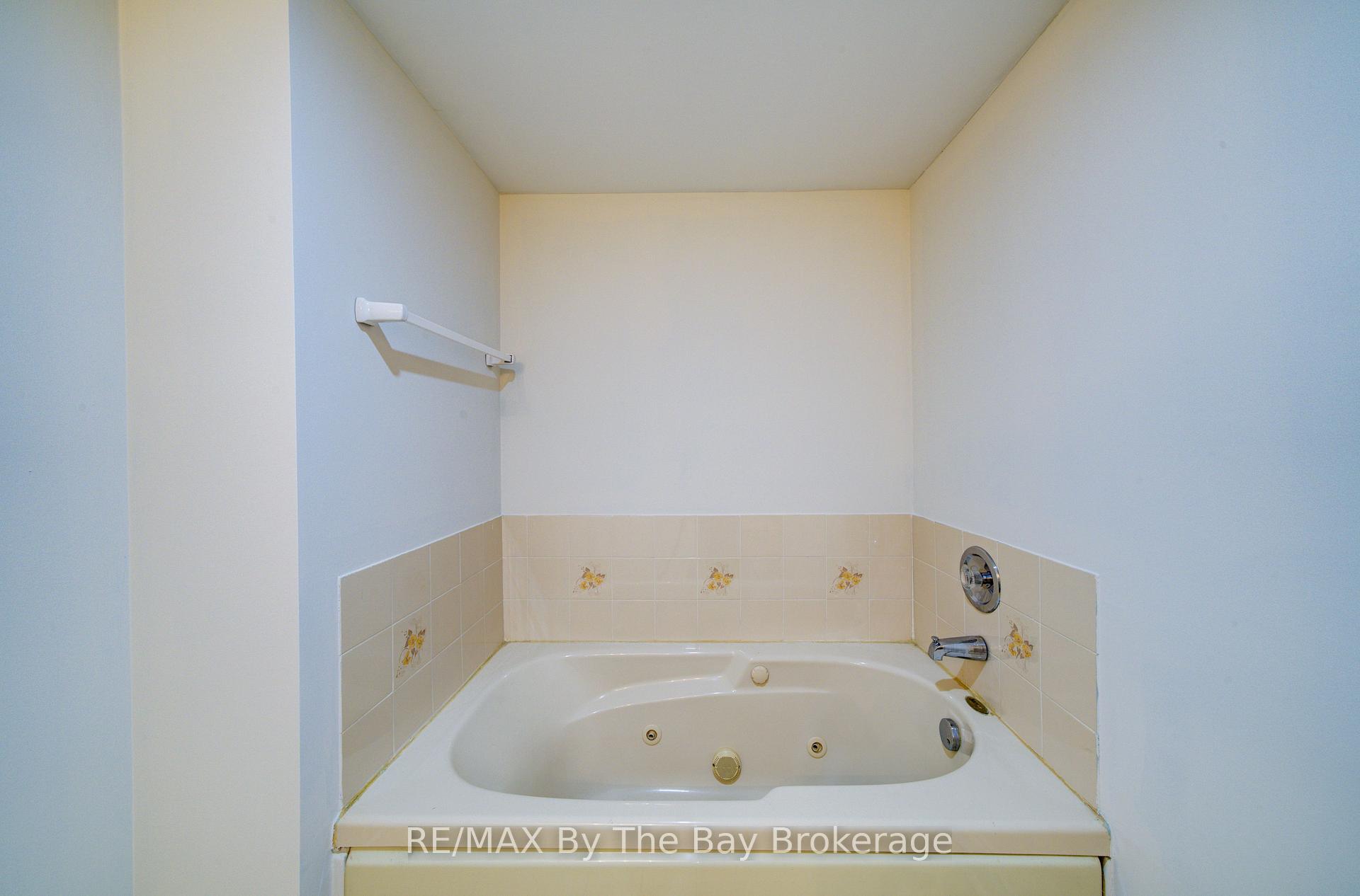 Photo 37 of Unit 8, 30 Mulligan Lane, Wasaga Beach — HOMEH