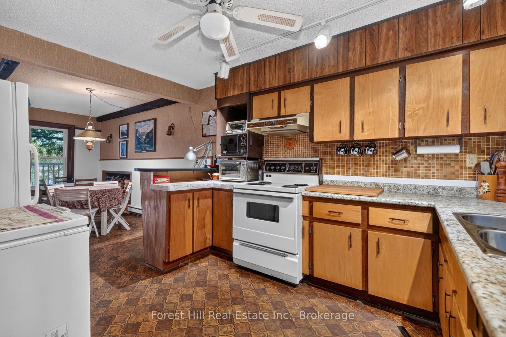 Photo 9 of 136 Rock Point Road, Kearney, Proudfoot — HOMEH