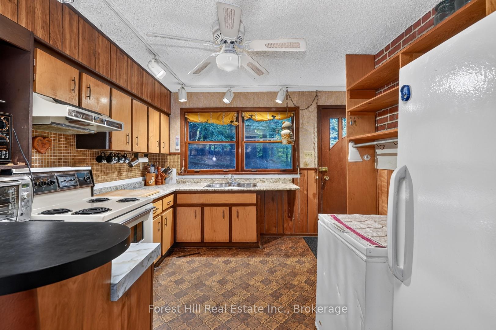 Photo 19 of 136 Rock Point Road, Kearney, Proudfoot — HOMEH