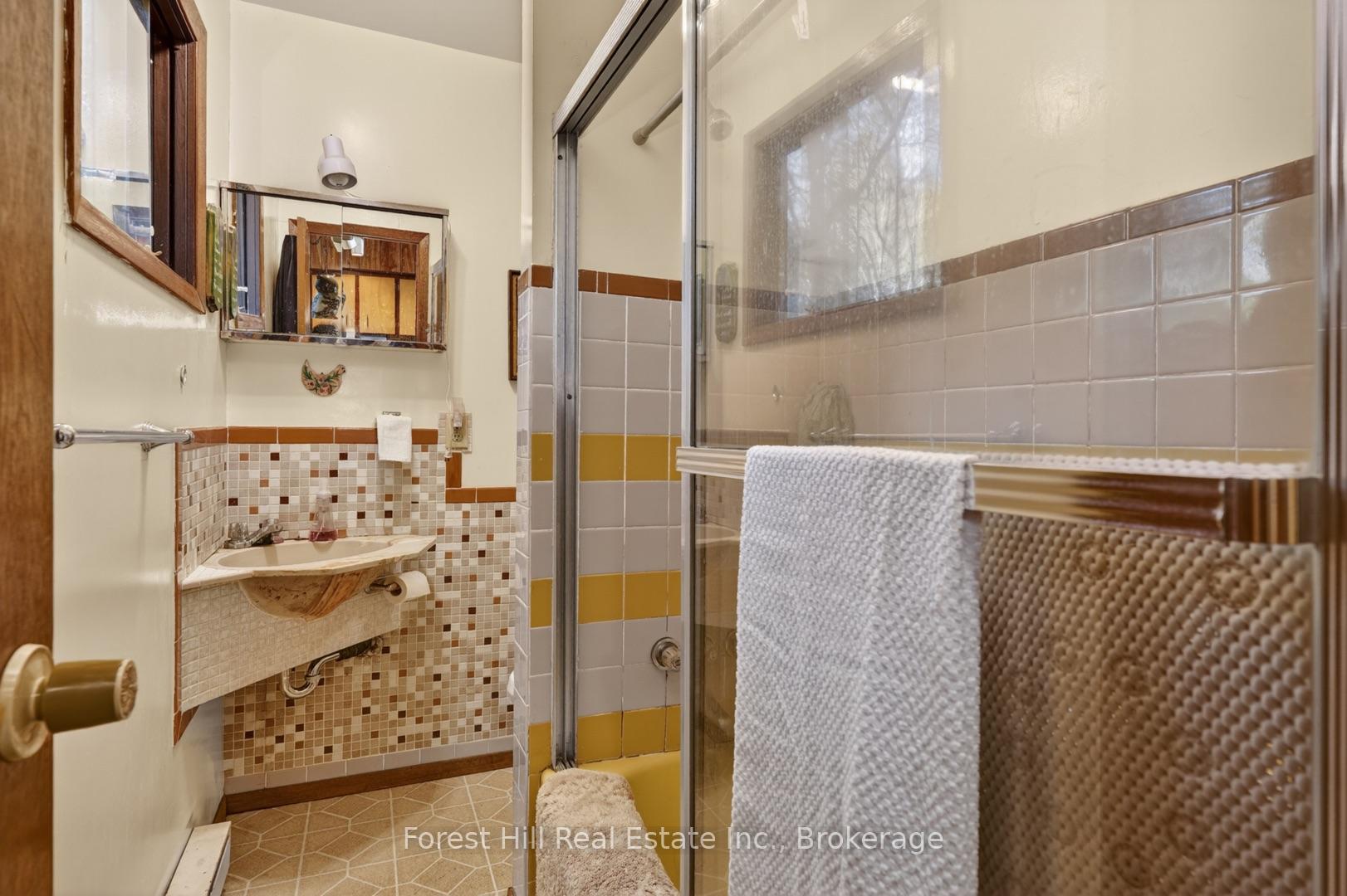 Photo 24 of 136 Rock Point Road, Kearney, Proudfoot — HOMEH