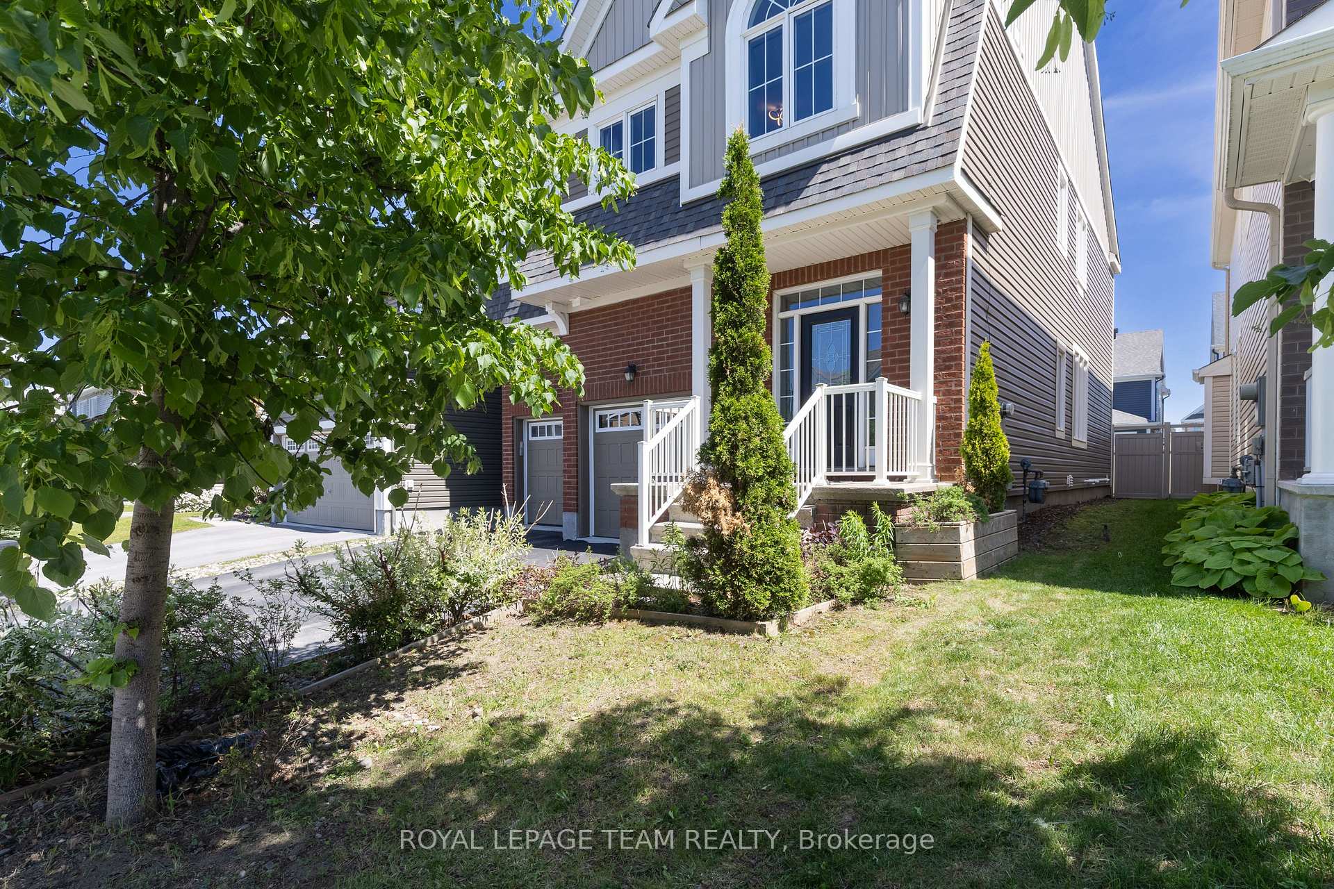 Photo 3 of 12 Oxalis Crescent, Ottawa, Kanata - Emerald Meadows/Trailwest — HOMEH