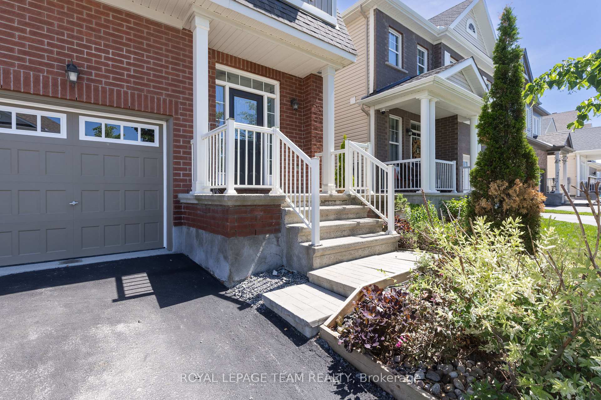 Photo 4 of 12 Oxalis Crescent, Ottawa, Kanata - Emerald Meadows/Trailwest — HOMEH